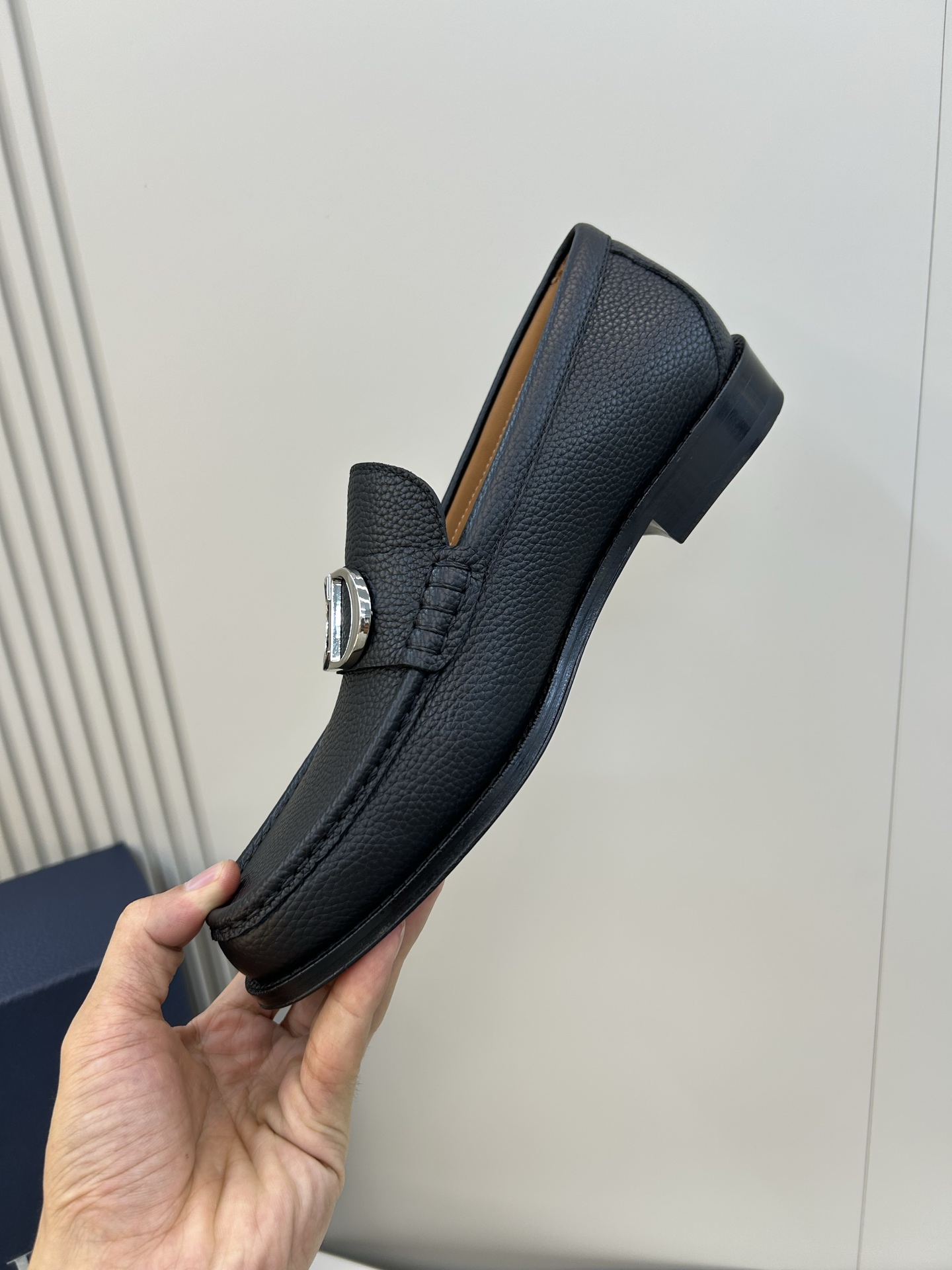 ⚠️Di*r⚠️，顶尖工艺品⚠️时尚正装皮底⚠️正码：39一44，(5一10)⚠️迪奥永恒经典乐福鞋！🐂