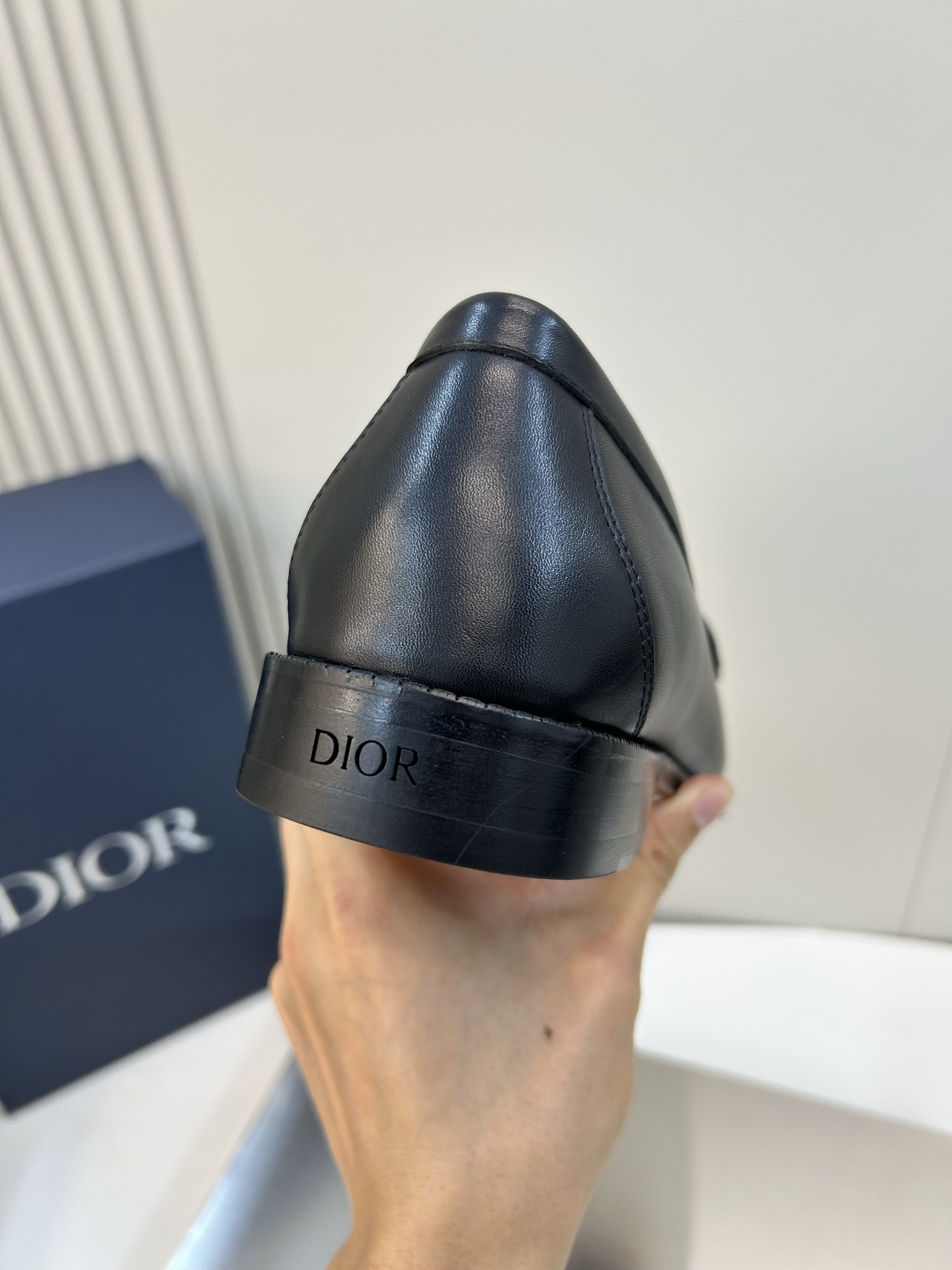 ⚠️Di*r⚠️，顶尖工艺品⚠️时尚正装皮底⚠️正码：39一44，(5一10)⚠️迪奥永恒经典乐福鞋！🐂