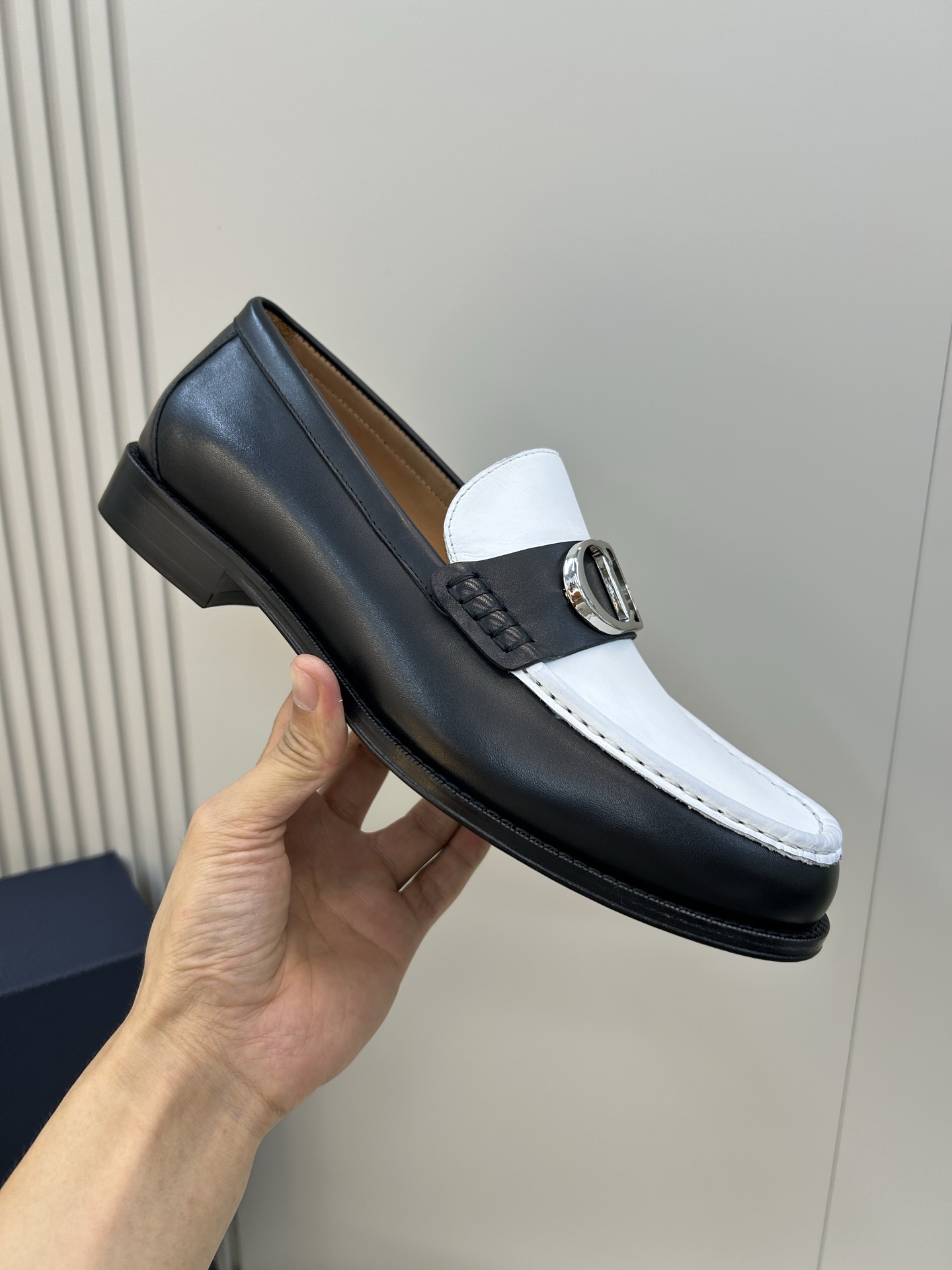 ⚠️Di*r⚠️，顶尖工艺品⚠️时尚正装皮底⚠️正码：39一44，(5一10)⚠️迪奥永恒经典乐福鞋！🐂