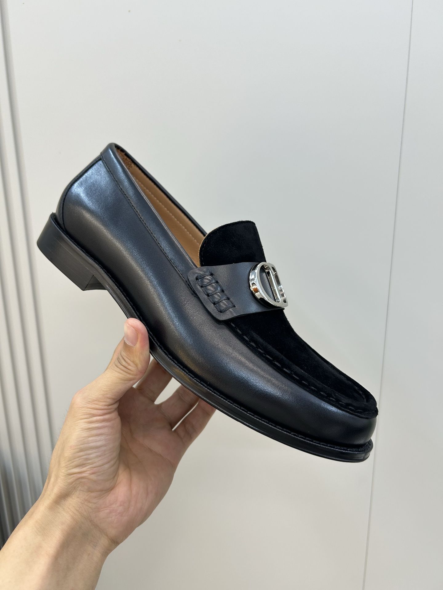 ⚠️Di*r⚠️，顶尖工艺品⚠️时尚正装皮底⚠️正码：39一44，(5一10)⚠️迪奥永恒经典乐福鞋！🐂