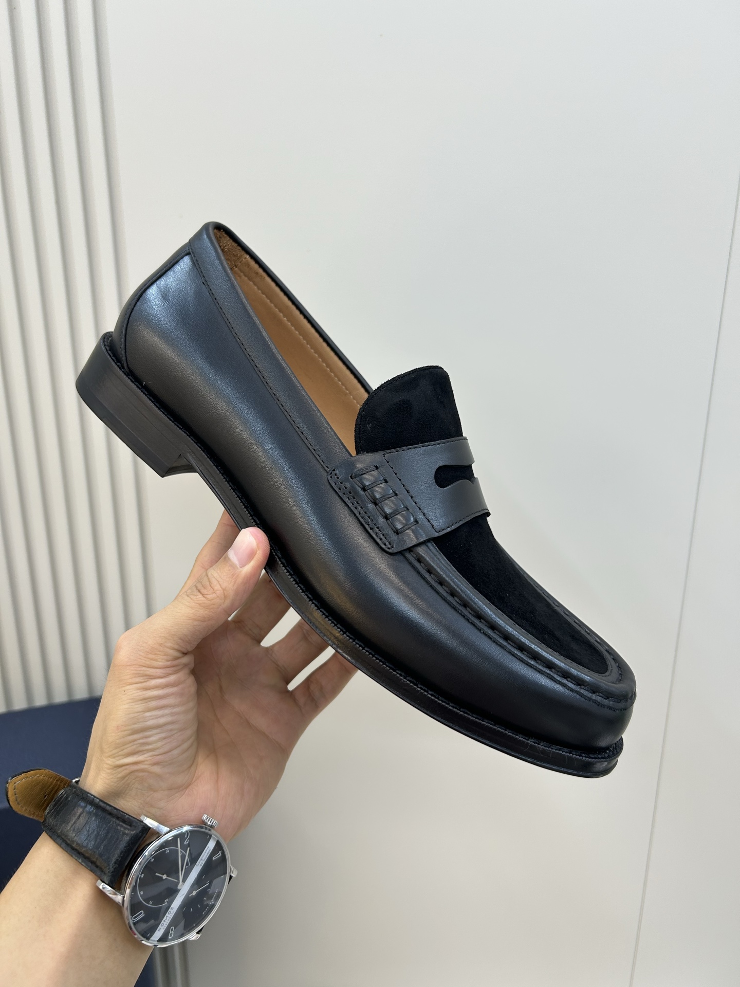 ⚠️Di*r⚠️，顶尖工艺品⚠️时尚正装皮底⚠️正码：39一44，(5一10) 皮底⚠️迪奥永恒经典乐福
