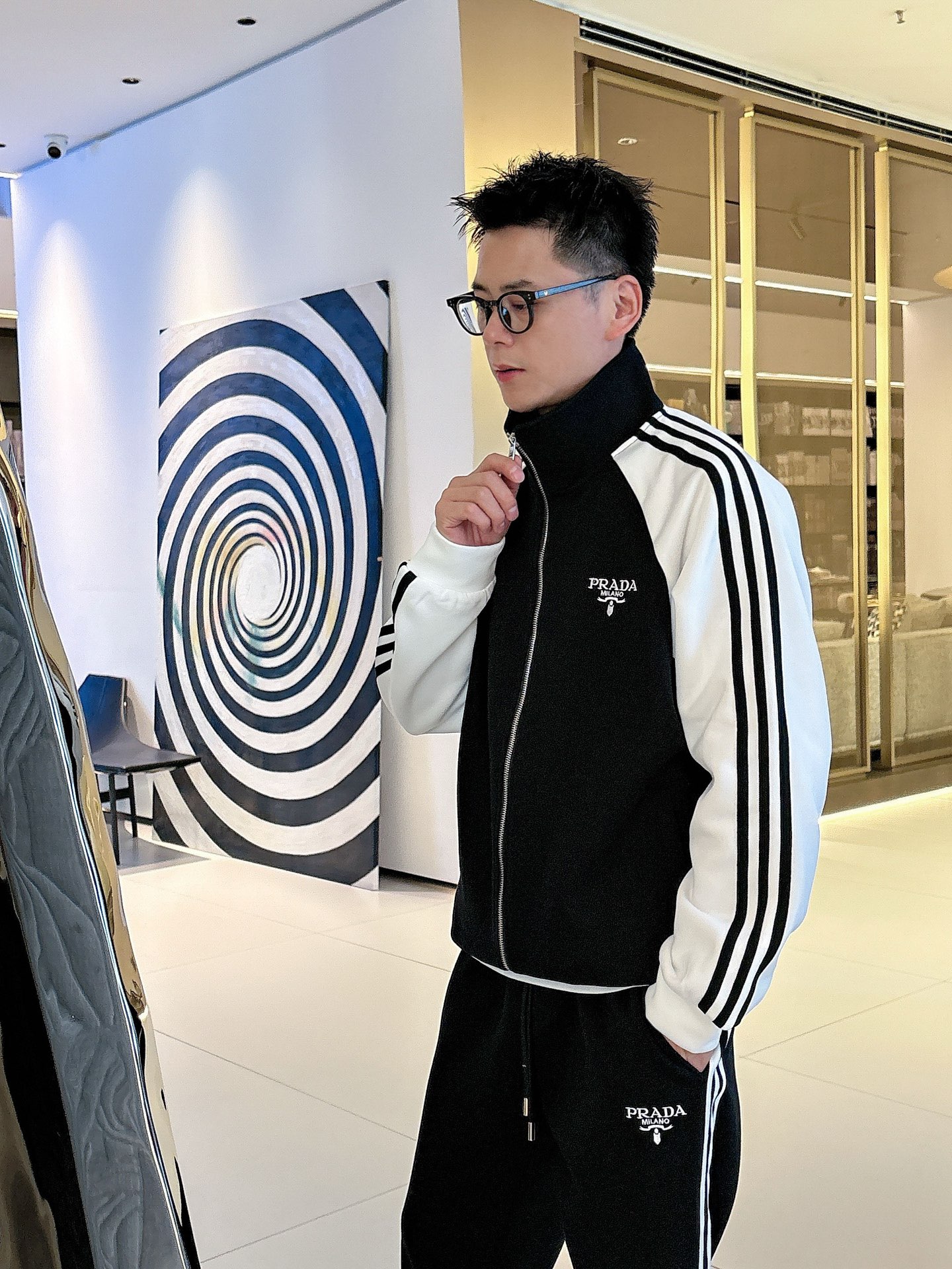 Prada Men's Black & White Two-Piece Tracksuit with Logo Embroidery, M-3XL 4 i1758471216311 7860 0 2
