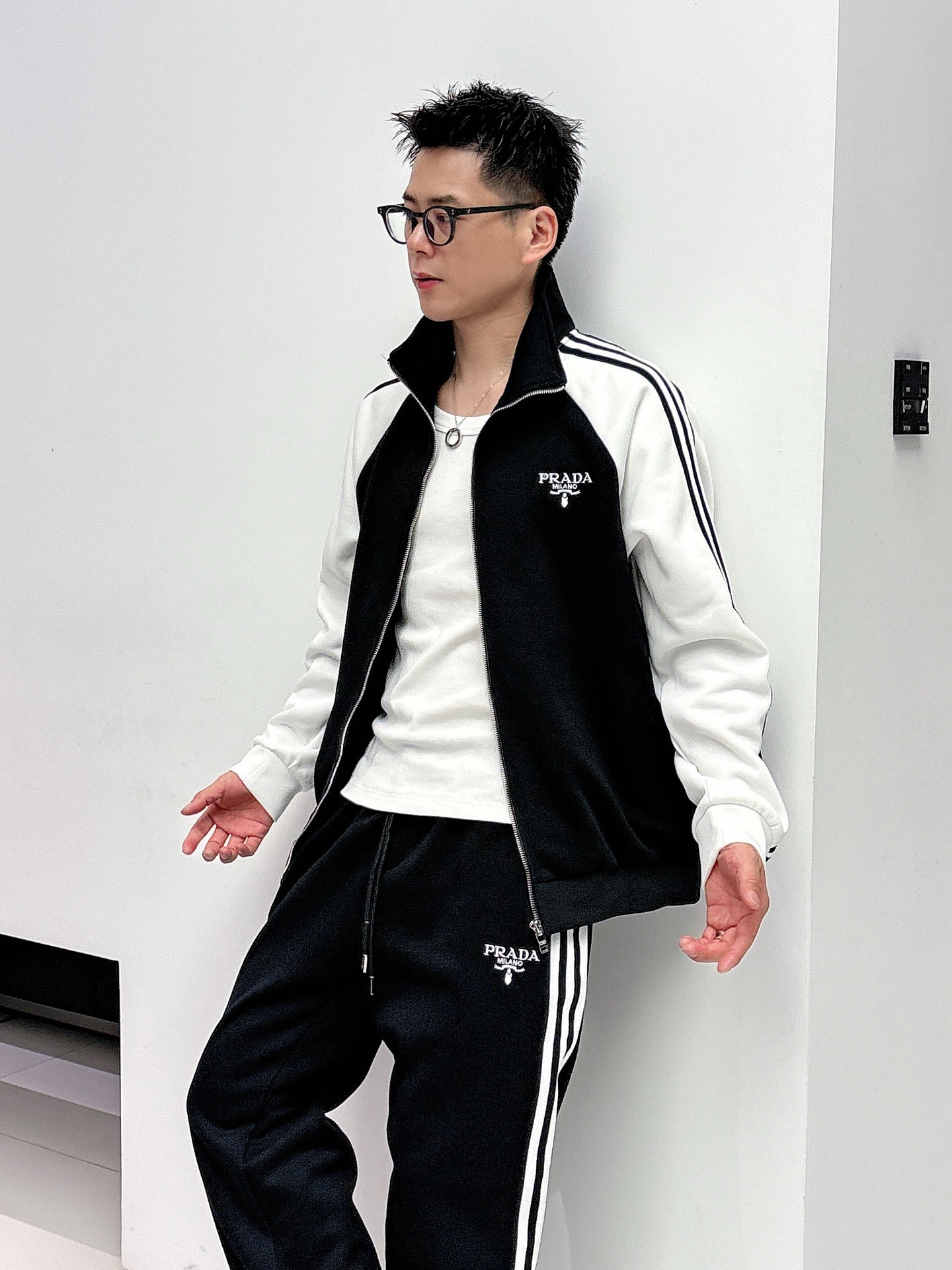 Prada Men's Black & White Two-Piece Tracksuit with Logo Embroidery, M-3XL 9 i1758471217261 3018 0 6