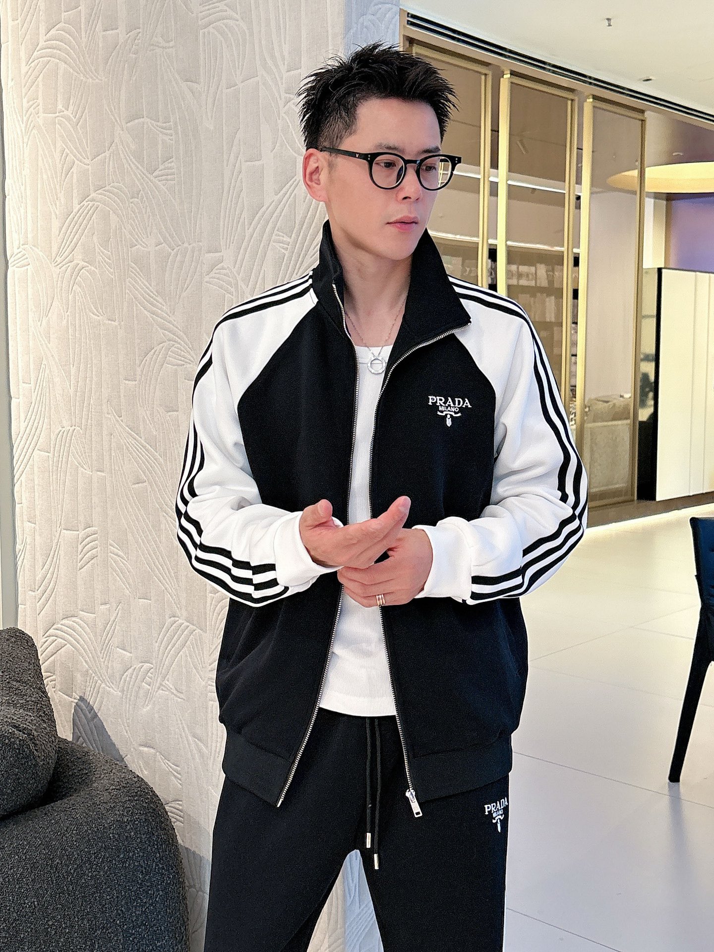Prada Men's Black & White Two-Piece Tracksuit with Logo Embroidery, M-3XL 3 i1758471217264 8011 0 0