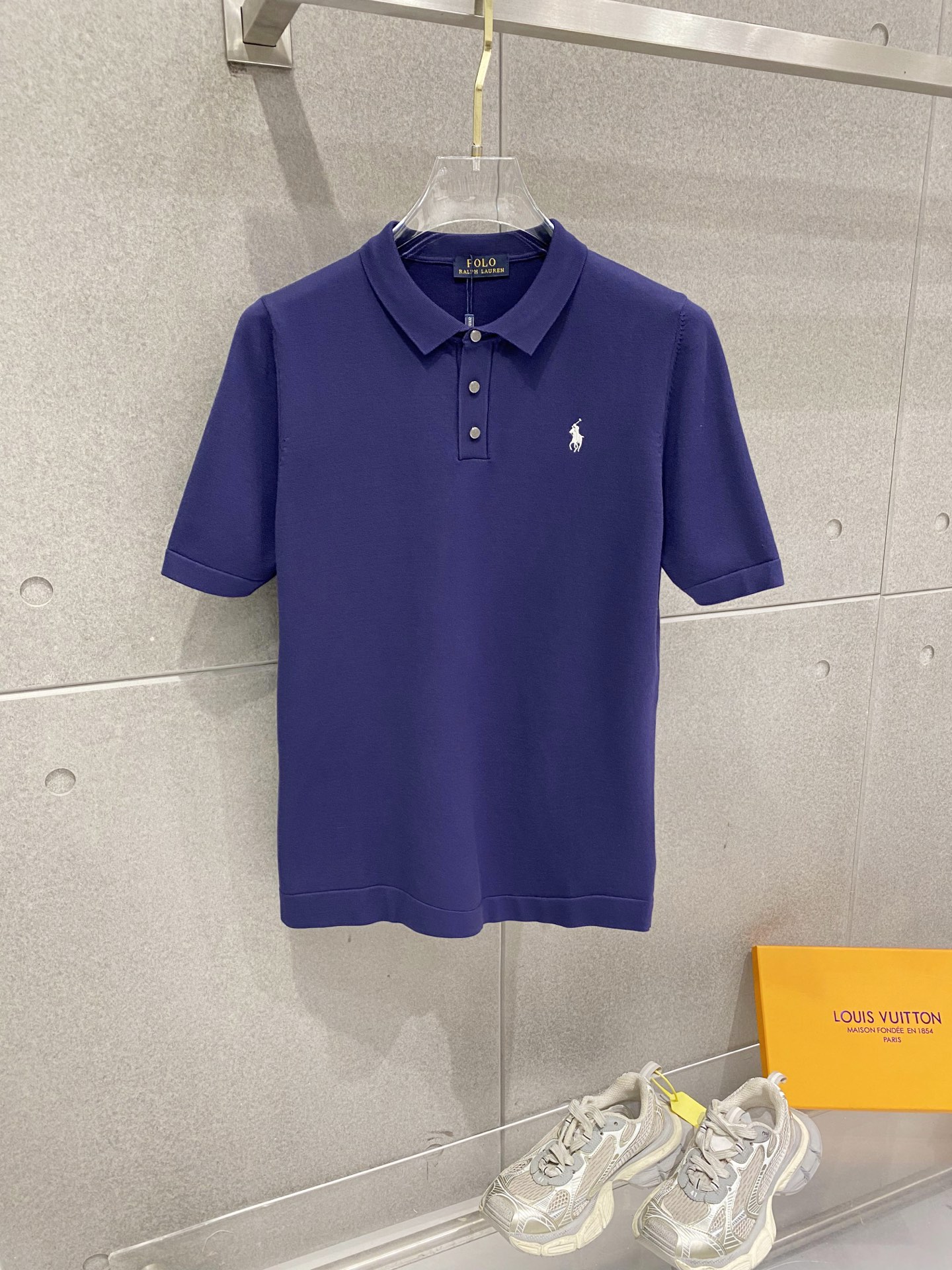 NO:776244,PALPH Lauren Polo 2026FW embossed jacquard knitted round neck short-sleeved T-shirt, classic heavy-duty positioning three-dimensional intarsia technology throughout the fashionable and high-end sense!  Swiss woven positioning intarsia technology, sporty style, same style for men and women!  The classic silhouette is fashionable and high-end!  Size S M L XL,,loro piana,T-shirt,tees,t-shirt,19860909保罗 PALPH Lauren Polo 2026FW 压花提花针织圆领短袖T恤,经典款重工定位立体嵌花工艺贯穿时髦高级感！瑞士机织定位嵌花工艺, 运动气息男女同款！经典版型时髦又高级！尺码S M L XL,,loro piana,T-shirt,tees，t-shirt,,Men's clothing