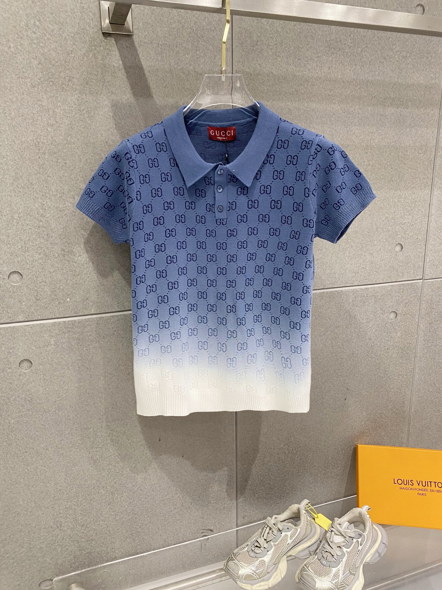 NO:776254,Gucci 2026FW embossed jacquard knitted round neck short-sleeved T-shirt, a classic style with heavy-duty positioning and three-dimensional intarsia technology throughout, with a fashionable and high-end feel!  Swiss woven positioning intarsia technology, sporty style, same style for men and women!  The classic silhouette is fashionable and high-end!  Size S M L XL,,gucci,gucci,T-shirt,tees,t-shirt,19860909古驰Gucci 2026FW 压花提花针织圆领短袖T恤,经典款重工定位立体嵌花工艺贯穿时髦高级感！瑞士机织定位嵌花工艺, 运动气息男女同款！经典版型时髦又高级！尺码S M L XL,,gucci,gucci,T-shirt,tees，t-shirt,,Men's clothing