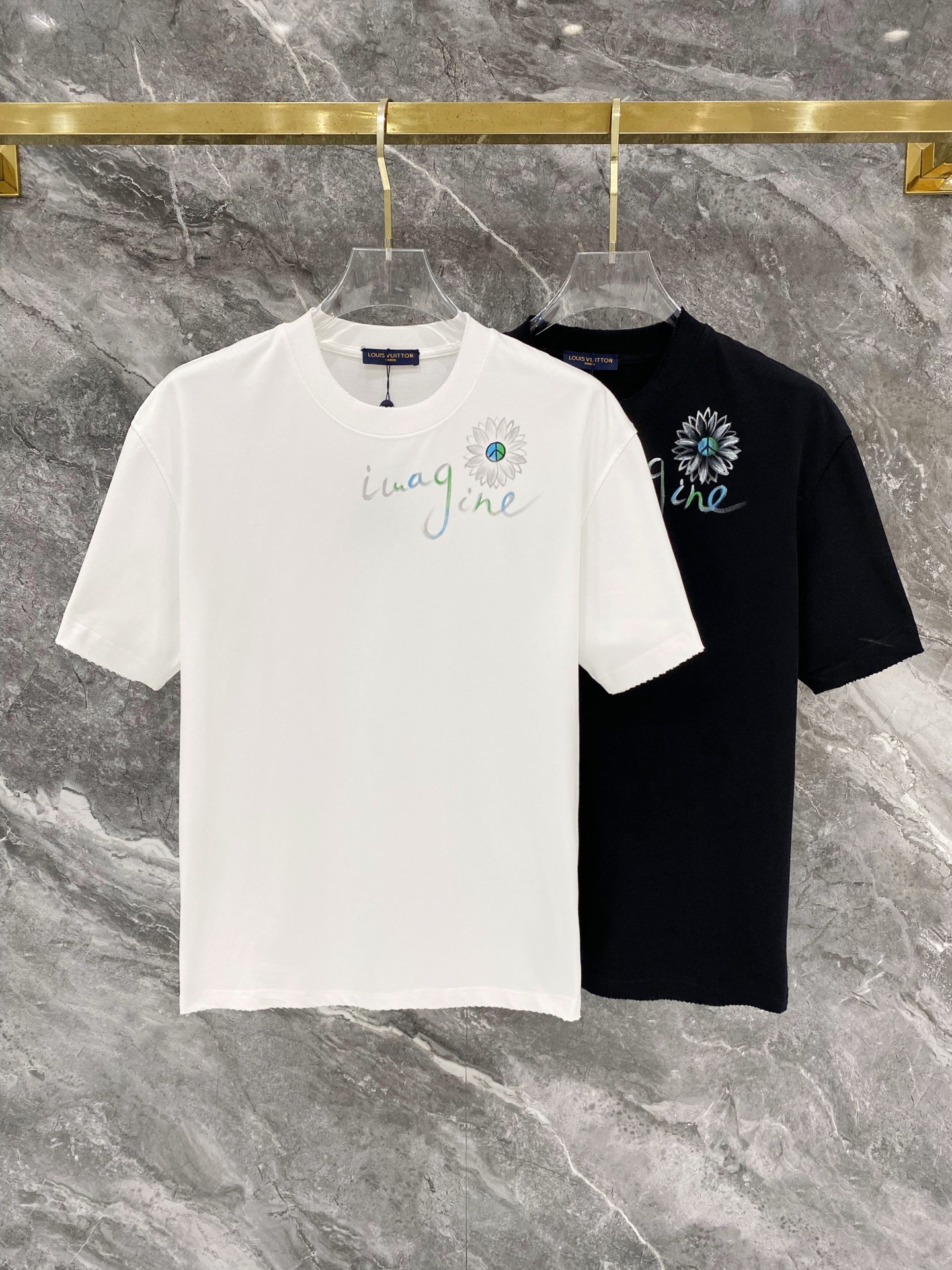 P105 LV 路易威登 26SS camiseta de manga corta de primera calidad con cuello de doble costura, diseño de gran logo pintado a…