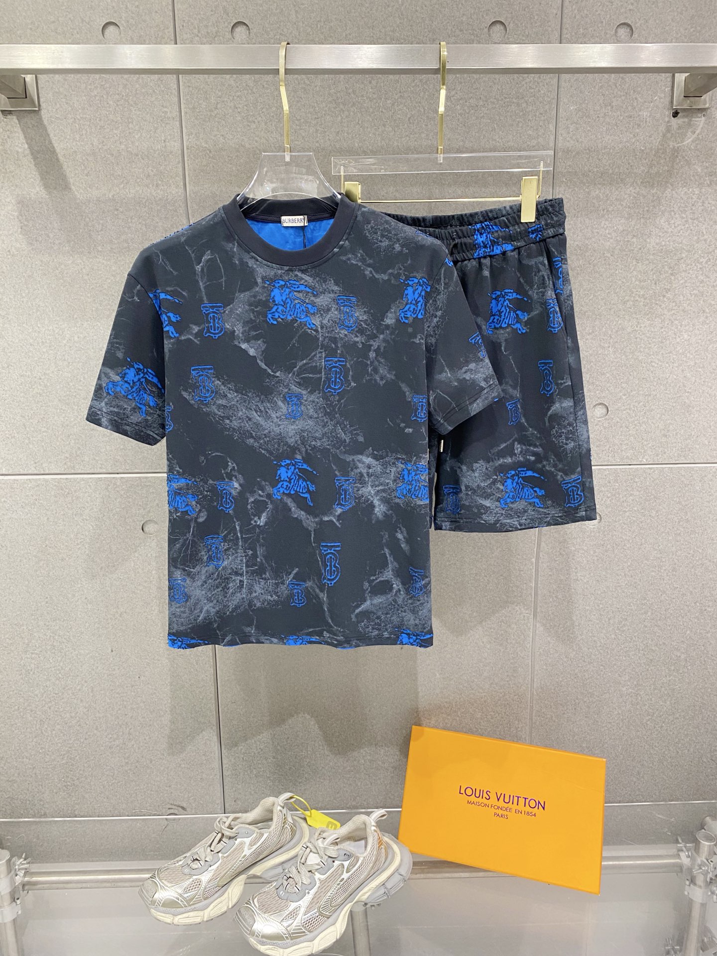 P155 Burberry BBR 2026ss primavera y verano nuevos pantalones cortos casuales de manga corta y traje de flores, ¡versió…