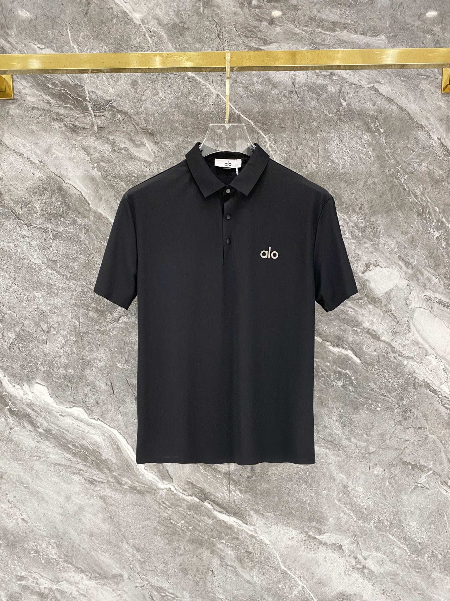 NO:776216,alo 26 spring and summer new men's short-sleeved seamless Polo shirt, the brand's latest design elements!  It’s neither monotonous nor complicated, just the right amount to show off your taste!  Customer-supplied top-quality customized pique cotton fabrics!  Comfortable, sweat-absorbent and breathable are not a problem at all. The unique luxury feel of the fabric presents a simple and elegant temperament!  Letter brand logo design on the chest!  Full three-dimensional! Standard cutting design!  Every detail is in sync with high-end fashion. Size: XL-4XL,, T-shirt,19860909alo 26春夏 新款首发男士短袖无痕Polo衫,品牌最新设计元素！既不单调也不复杂,恰到好处的展现品味！客供顶级定制珠地棉面料！舒适吸汗透气根本不在话下,面料独具的高奢感呈现简约优雅气质！胸前字母品牌logo设计！饱满立体!标准裁剪设计！每一处细节都是与高端时尚同步的体现. 尺码:XL-4XL,,T-shirt,,Men's clothing