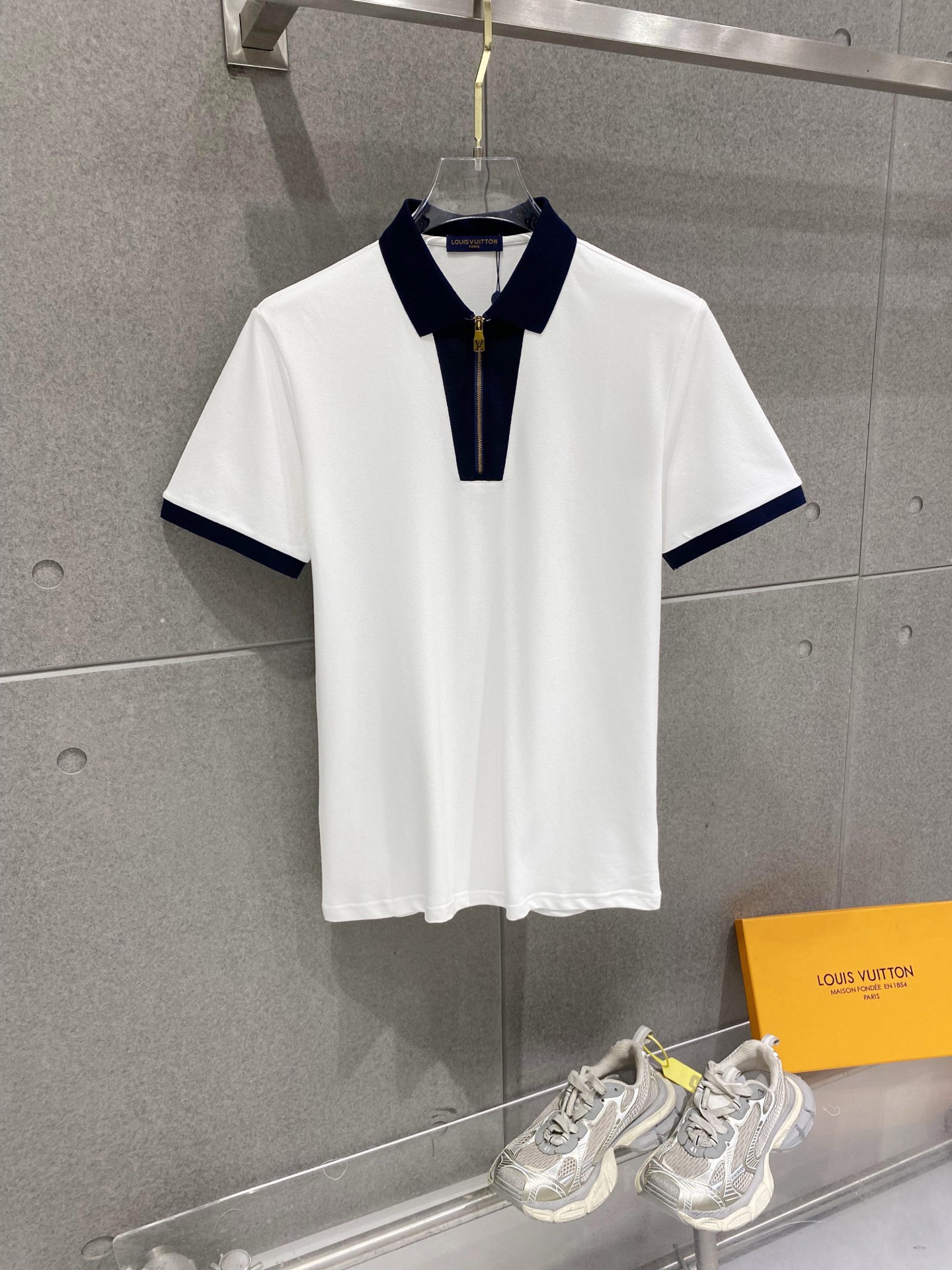 P120 LV Louis Vuitton Polo de manga corta para hombre, nuevo lanzamiento, con los elementos de diseño más recientes de …