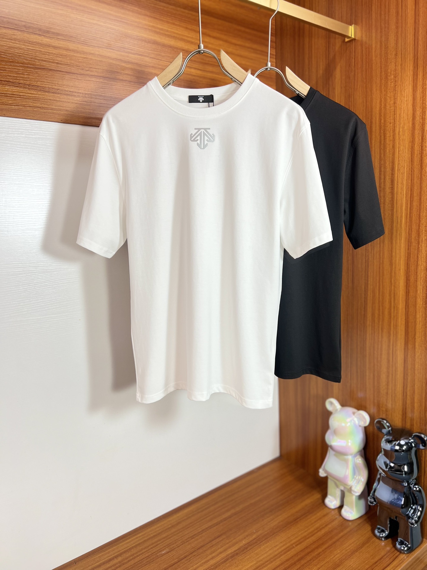 NO:507888,DiSanter 2025 Spring and Summer New Products are available, Three Standards Complete Round Neck Short-Sleeve T-shirts Don't need to introduce too much good products, look at the details. Counter code M-XXXL 175/Suggestions L, T-shirt,tees, t-shirt,alexander wang19860909迪桑特 2025年春夏新品上新 三标齐全 圆领短袖T恤 好货不用过多介绍 看细节 专柜码数M-XXXL 175/建议L,,T-shirt,tees，t-shirt,alexander wang,Men's clothing