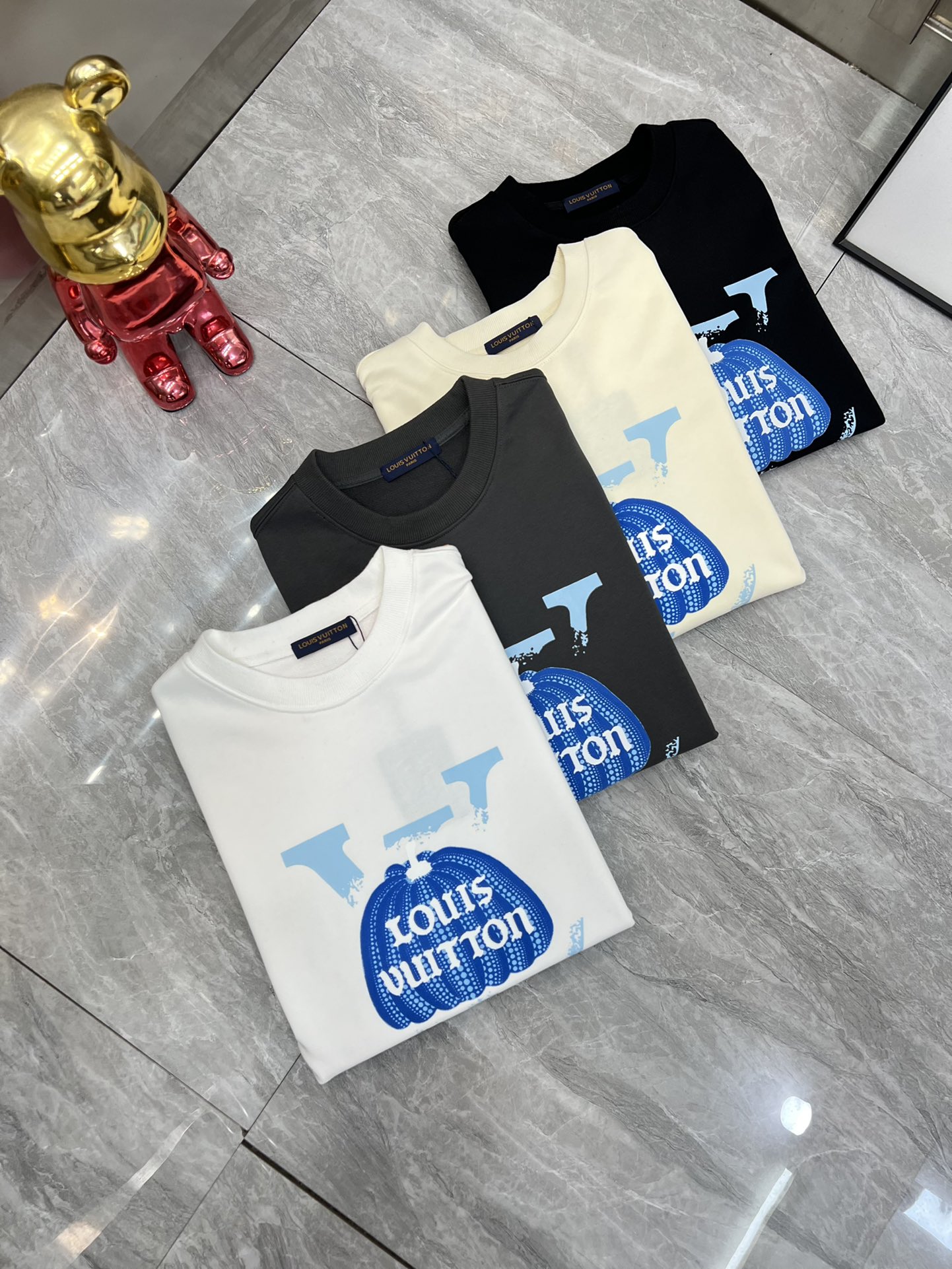 NO:528210,LV/Louis Vuitton 2025 autumn and winter new product, complete three-standard chest three-dimensional foaming process, 380g couple round neck pure cotton sweatshirts, no need to introduce too much good products, look at the details, counter code number M-XXXL 175/140 Suggestions,,louis vuitton,louis vuitton,hoodie,sweatshirts,alexander wang19860909LV/路易威登 2025秋冬新品 三标齐全 胸前立体发泡工艺 380g情侣款圆领纯棉卫衣 好货不用过多介绍 看细节 专柜码数 M-XXXL 175/140建议L,,louis vuitton,louis vuitton,hoodie,sweatshirts,alexander wang,Men's clothing