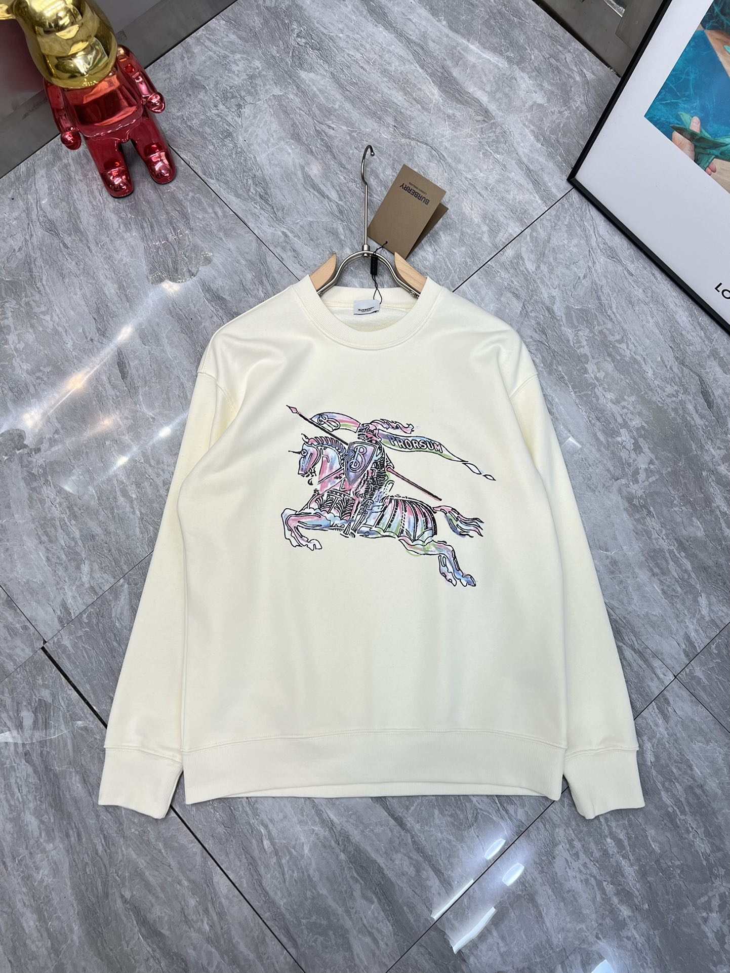 NO:526036,Burberry/Burberry 2025 autumn and winter new product, complete three-standard chest three-dimensional foaming process, 380g couple round neck pure cotton sweatshirts, no need to introduce too much good products, look at the details, counter code number M-XXXL 175/140 Suggestions L,,burberry,burberry,hoodie,sweatshirts,alexander wang19860909Burberry/巴宝莉 2025秋冬新品 三标齐全 胸前立体发泡工艺 380g情侣款圆领纯棉卫衣 好货不用过多介绍 看细节 专柜码数 M-XXXL 175/140建议L,,burberry,burberry,hoodie,sweatshirts,alexander wang,Men's clothing