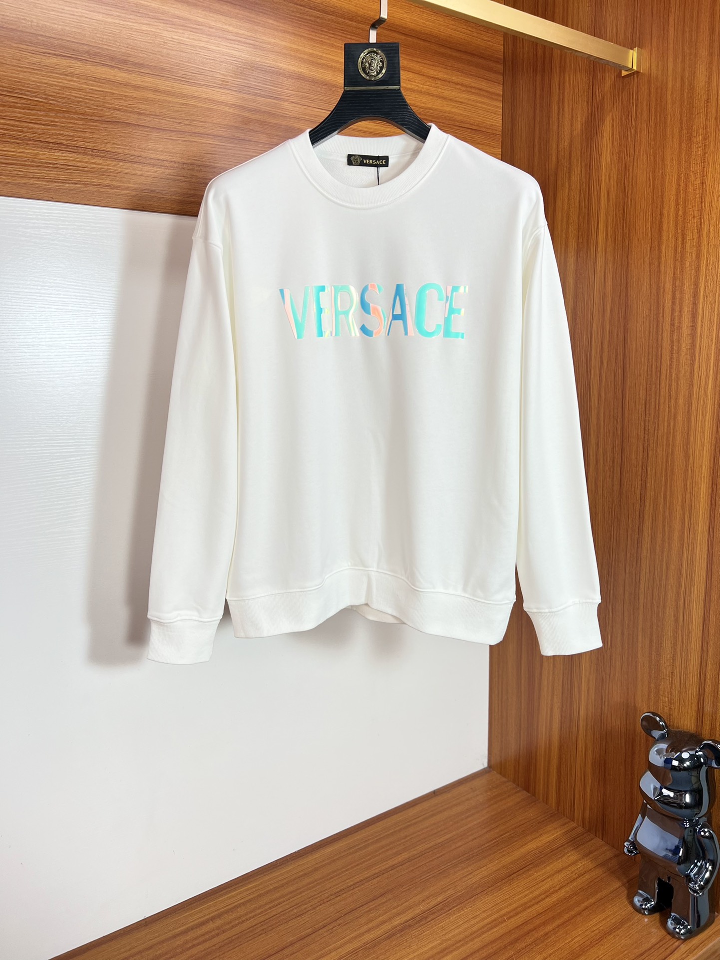 NO:537886,Versace/Versace 2025 autumn and winter new product, complete three-standard three-dimensional glue-drop process on chest, 380g couple round neck pure cotton sweatshirts, no need to introduce too much good products, look at the details, counter code number M-XXXL /140 suggestions L, versace, versace, hoodie, sweatshirts, alexander wang19860909Versace/范思哲 2025秋冬新品 三标齐全 胸前立体滴胶工艺 380g情侣款圆领纯棉卫衣 好货不用过多介绍 看细节 专柜码数 M-XXXL /140建议L,,versace,versace,hoodie,sweatshirts,alexander wang,Men's clothing