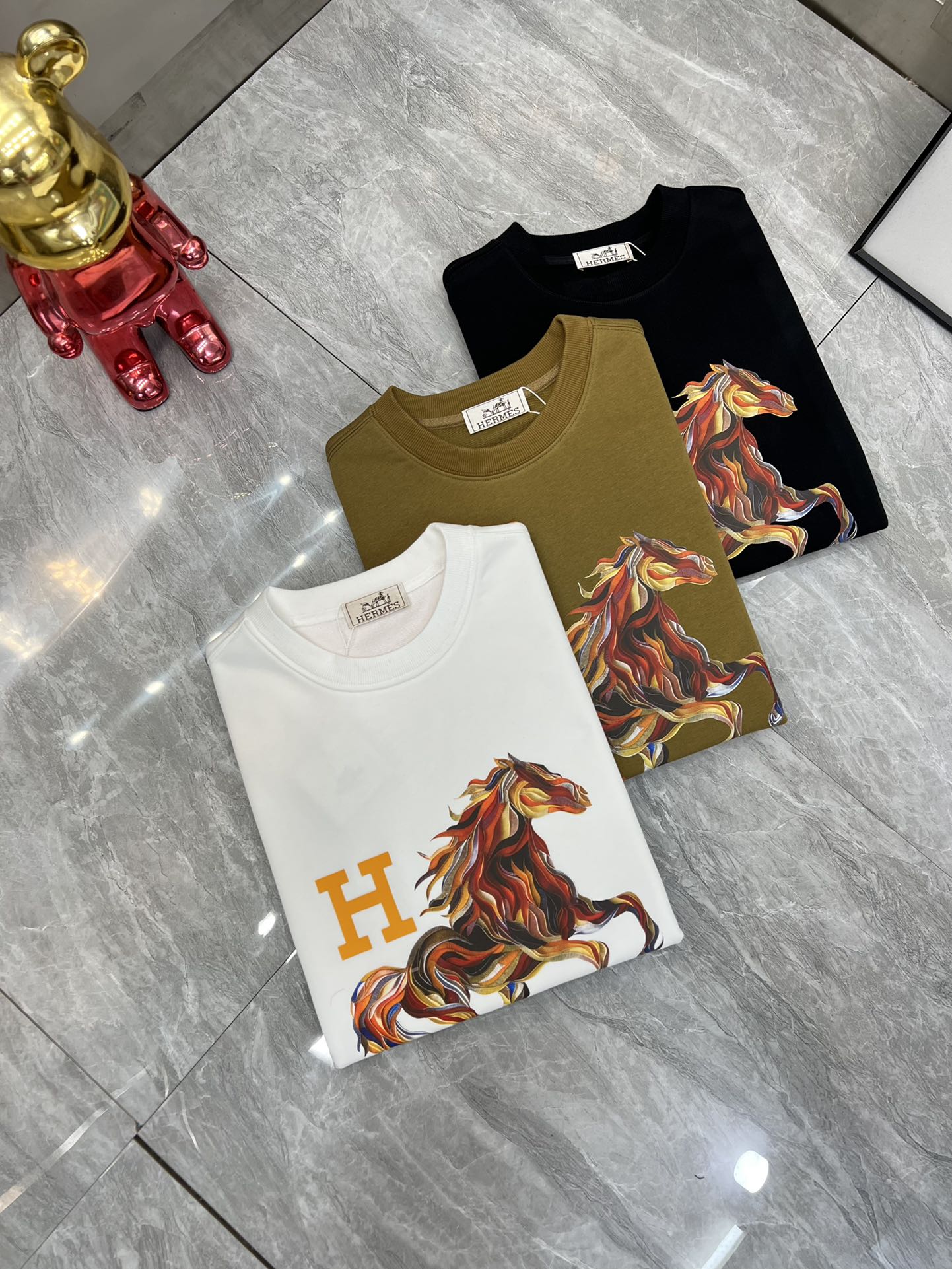 NO:571459,Hermes/Hermès 2025 autumn and winter new products, complete with three standards, three-dimensional printing glue technology on the chest, 380g couple's round neck pure cotton sweatshirt, good products need no introduction, look at the details, counter size M-XXXL /140 recommended L,, hermes,hermes,hoodie,sweatshirts,alexander wang19860909Hermes/爱马仕 2025秋冬新品 三标齐全 胸前立体印花滴胶工艺 380g情侣款圆领纯棉卫衣 好货不用过多介绍 看细节 专柜码数 M-XXXL /140建议L,,hermes,hermes,hoodie,sweatshirts,alexander wang,Men's clothing