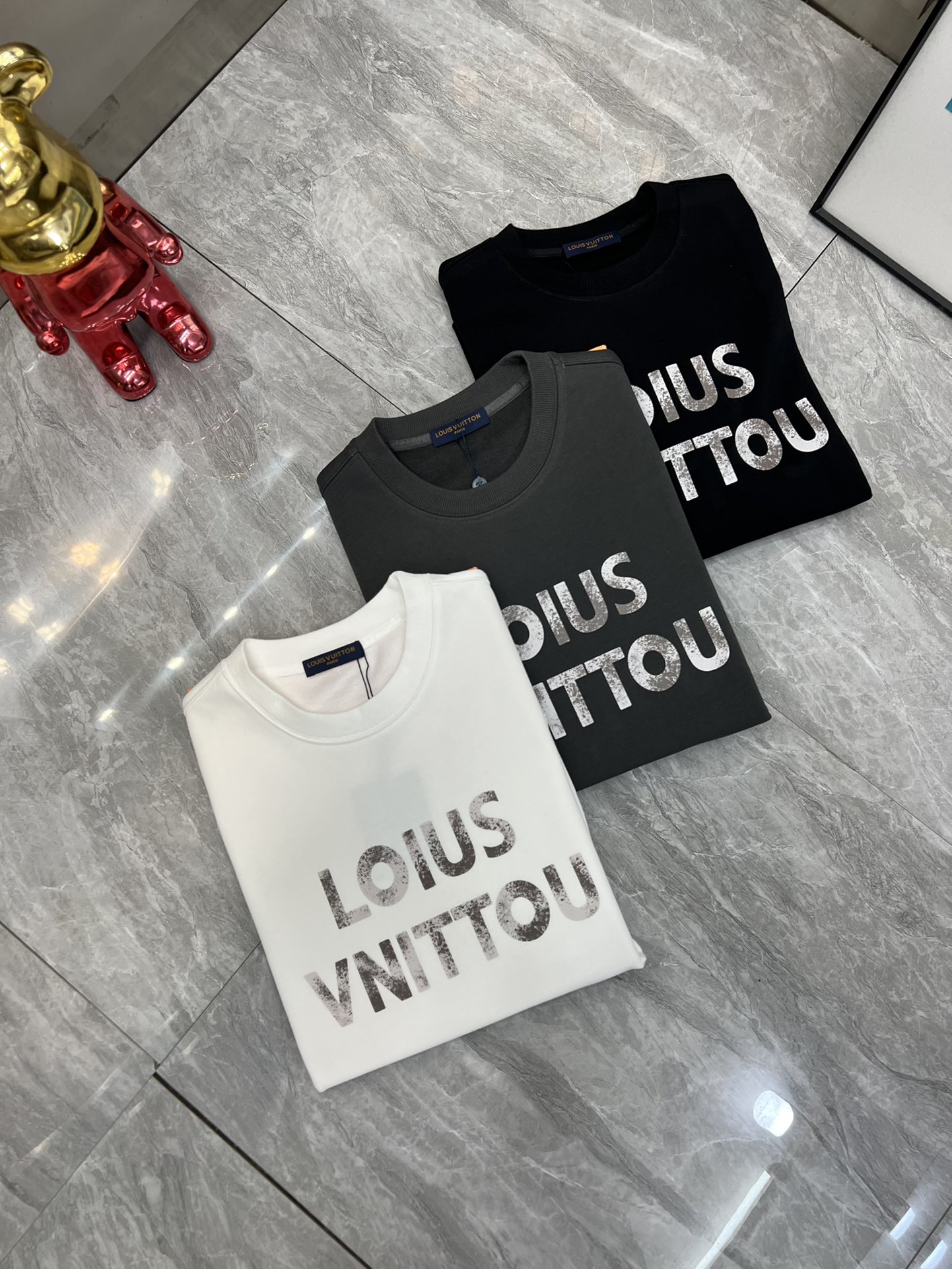 NO:566129,LV/Louis Vuitton's new autumn and winter products, complete with three labels, redo three-dimensional glue printing technology, 380g couple's round neck pure cotton sweatshirt, good product, no need to introduce too much, look at the details, counter size M-XXXL 175/140 recommended L,, louis vuitton, louis vuitton, hoodie, sweatshirts, alexander wang19860909LV/路易威登 秋冬新品 三标齐全 重配立体滴胶印花工艺 380g情侣款圆领纯棉卫衣 好货不用过多介绍 看细节 专柜码数 M-XXXL 175/140建议L,,louis vuitton,louis vuitton,hoodie,sweatshirts,alexander wang,Men's clothing