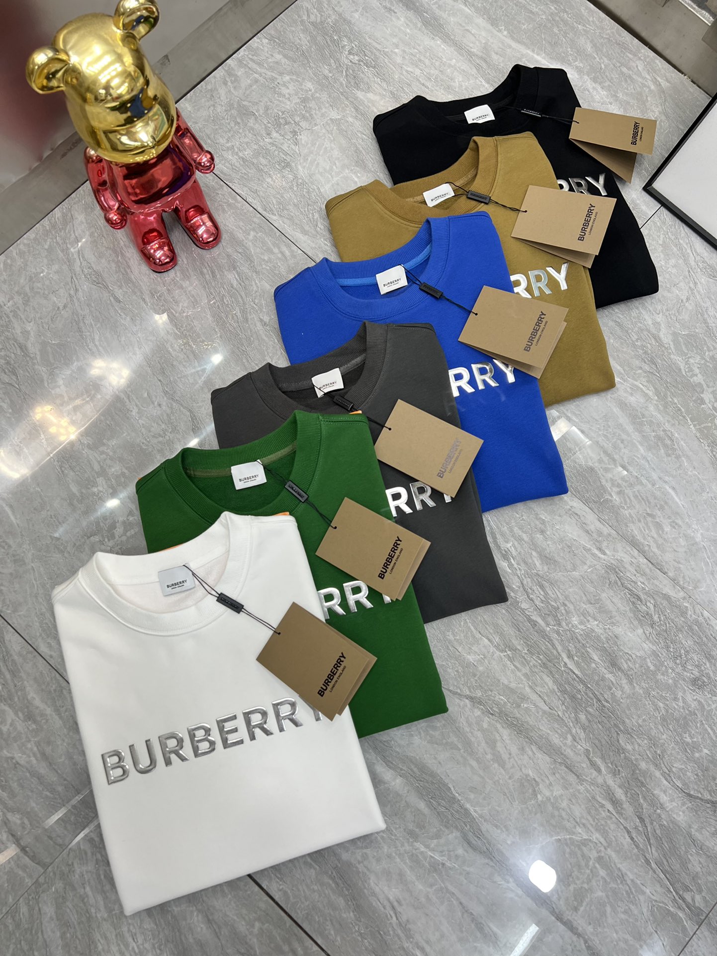 NO:566124,Burberry/Burberry new autumn and winter products, complete with three standards, redo three-dimensional glue technology, 380g couple's round neck pure cotton sweatshirt, good product, no need to introduce too much, look at the details, counter size M-XXXL 175/140, recommended L,, burberry, burberry, hoodie, sweatshirts, alexander wang19860909Burberry/巴宝莉 秋冬新品 三标齐全 重配立体滴胶工艺 380g情侣款圆领纯棉卫衣 好货不用过多介绍 看细节 专柜码数 M-XXXL 175/140建议L,,burberry,burberry,hoodie,sweatshirts,alexander wang,Men's clothing