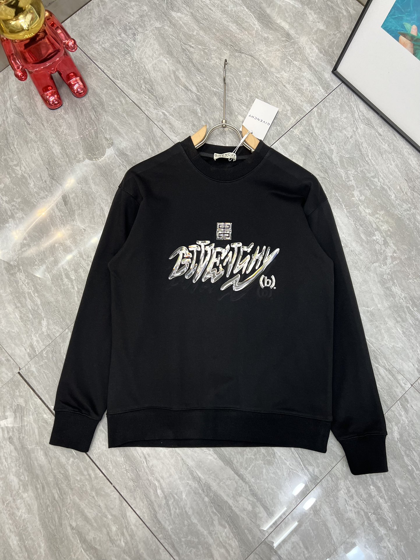 NO:566119,give/Givenchy new autumn and winter products, complete with three standards, redo three-dimensional glue craftsmanship, 380g couple's round neck pure cotton sweatshirt, good product, no need to introduce too much, look at the details, counter size M-XXXL 175/140, recommended L,,givenchy,givenchy,hoodie,sweatshirts,alexander wang19860909give/纪梵希 秋冬新品 三标齐全 重配立体滴胶工艺 380g情侣款圆领纯棉卫衣 好货不用过多介绍 看细节 专柜码数 M-XXXL 175/140建议L,,givenchy,givenchy,hoodie,sweatshirts,alexander wang,Men's clothing