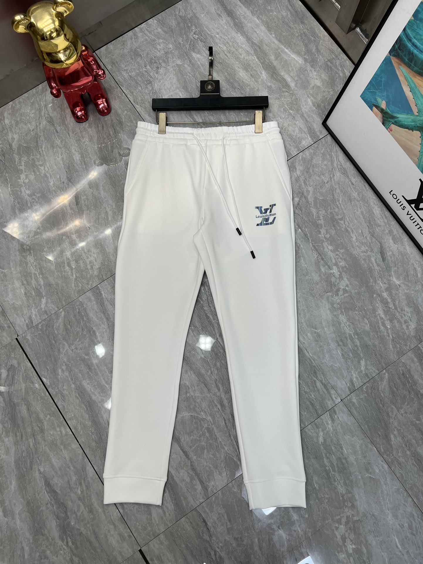 NO:540939,LV/Louis Vuitton 2025 autumn and winter new products, complete three-standard glue-dropping process, casual pants, good products, don't need to introduce too much, look at the details, counter code M-XXXL 175/140 upper body L,, louis vuitton,louis vuitton,alexander wang19860909LV/路易威登 2025秋冬新品 三标齐全 立体滴胶工艺 休闲裤 好货不用过多介绍 看细节 专柜码数M-XXXL 175/140上身L,,louis vuitton,louis vuitton,alexander wang,Men's clothing