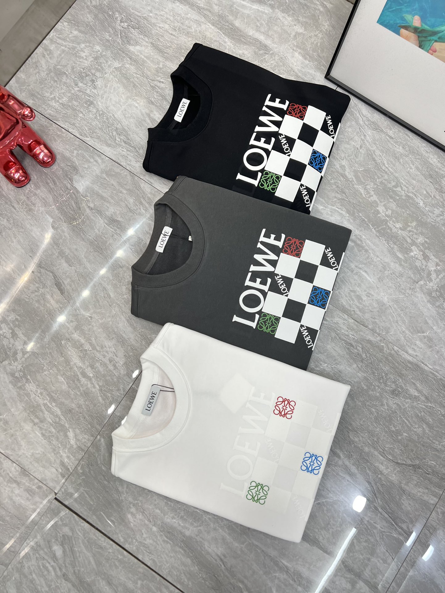 NO:527122,Loewe/Luo Yiwei 2025 autumn and winter new product, complete three-standard chest three-dimensional foaming process, 380g couple round neck pure cotton sweatshirts, no need to introduce too much good products, look at the details, counter code number M-XXXL 175/140 Suggestions,,loewe,loewe,loewe,hoodie,sweatshirts,alexander wang19860909Loewe/罗意威 2025秋冬新品 三标齐全 胸前立体发泡工艺 380g情侣款圆领纯棉卫衣 好货不用过多介绍 看细节 专柜码数 M-XXXL 175/140建议L,,loewe,loewe,hoodie,sweatshirts,alexander wang,Men's clothing