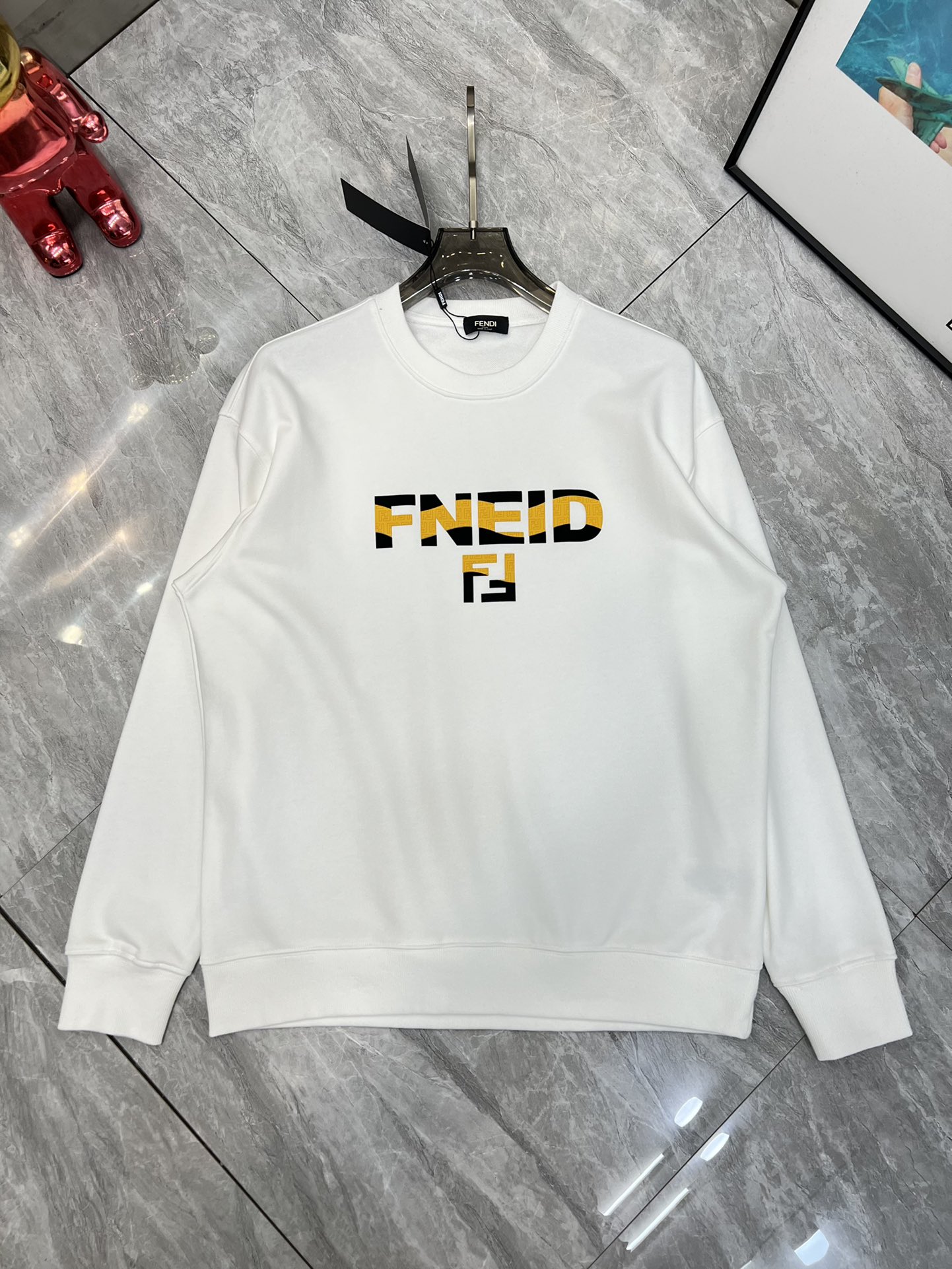 NO:568164,Fendi/Fendi 2025 autumn and winter new products, complete with three standards, three-dimensional flocking and glue craftsmanship on the chest, 380g couple's round neck pure cotton sweatshirt, good products without too much introduction, look at the details, counter size M-XXXL /140 recommended L,, fendi, fendi, hoodie, sweatshirts, alexander wang19860909Fendi/芬迪 2025秋冬新品 三标齐全 胸前立体植绒滴胶工艺 380g情侣款圆领纯棉卫衣 好货不用过多介绍 看细节 专柜码数 M-XXXL /140建议L,,fendi,fendi,hoodie,sweatshirts,alexander wang,Men's clothing