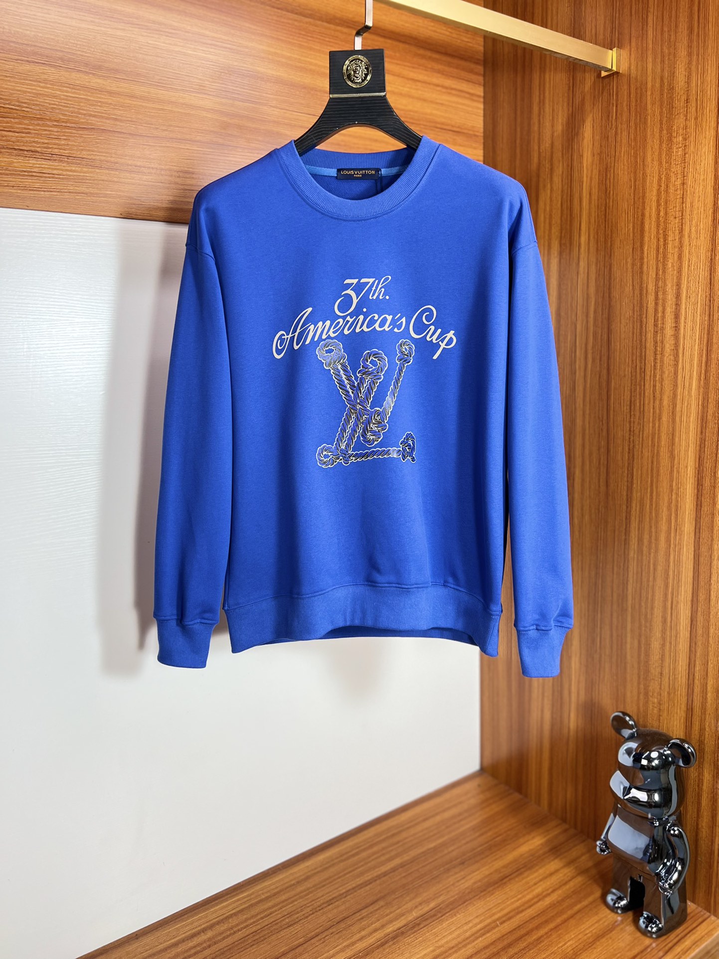 NO:538909,LV/Louis Vuitton 2025 autumn and winter new product, complete three-standard chest three-dimensional glue flocking process, 380g couple round neck pure cotton sweatshirts, good products don’t need to be introduced too much, look at the details, counter code M-XXXL /140 suggestions L,,louis vuitton,louis vuitton,hoodie,sweatshirts,alexander wang19860909LV/路易威登 2025秋冬新品 三标齐全 胸前立体滴胶植绒工艺 380g情侣款圆领纯棉卫衣 好货不用过多介绍 看细节 专柜码数 M-XXXL /140建议L,,louis vuitton,louis vuitton,hoodie,sweatshirts,alexander wang,Men's clothing