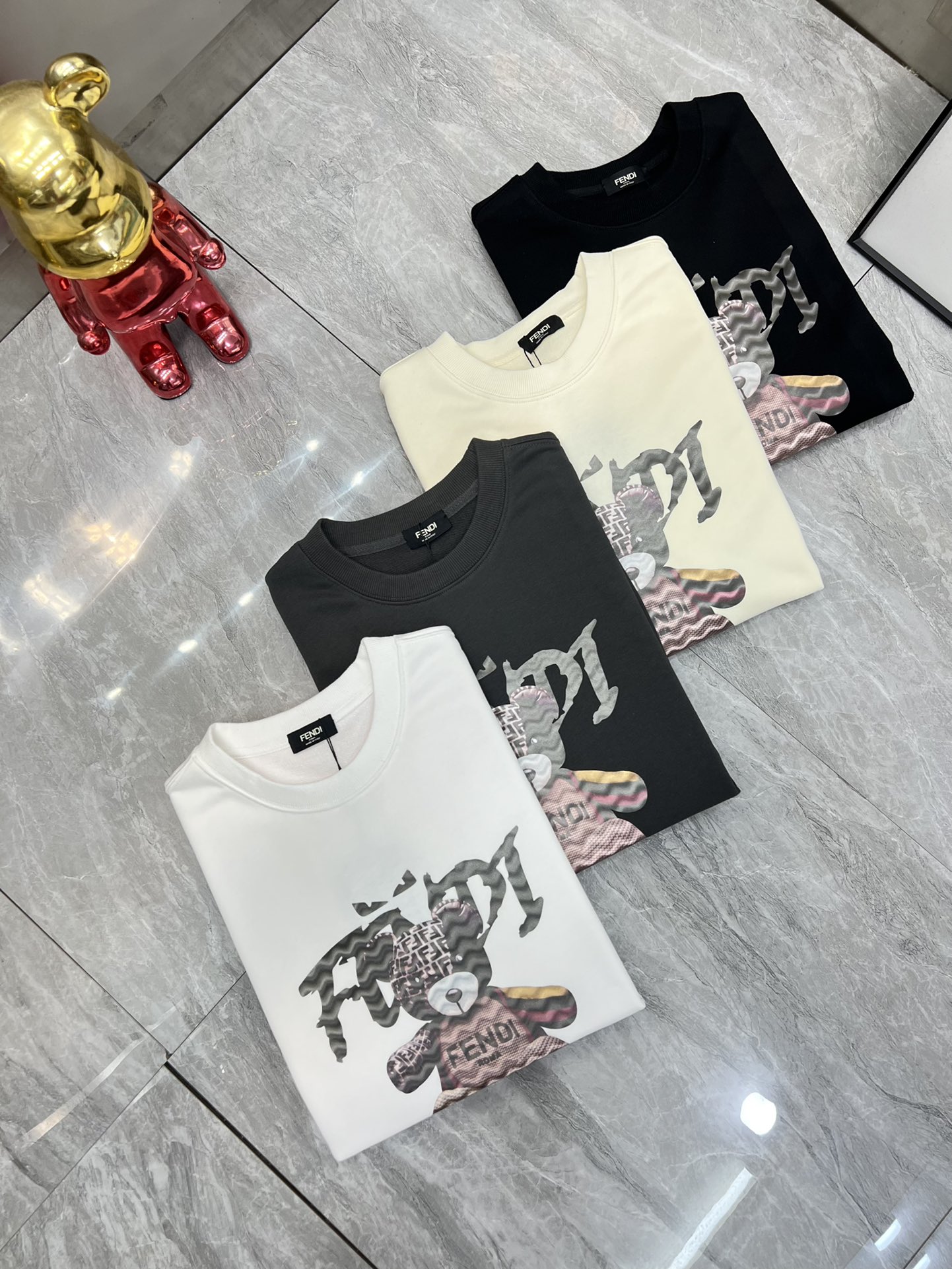NO:526023,Fendi/Fendi 2025 autumn and winter new product, complete three standards, chest printing process, 380g couple round neck pure cotton sweatshirts, good products do not need to be introduced too much, look at the details, counter code M-XXXL 175/140 Suggestions,,fendi,fendi,hoodie,sweatshirts,alexander wang19860909Fendi/芬迪 2025秋冬新品 三标齐全 胸前印花工艺 380g情侣款圆领纯棉卫衣 好货不用过多介绍 看细节 专柜码数 M-XXXL 175/140建议L,,fendi,fendi,hoodie,sweatshirts,alexander wang,Men's clothing