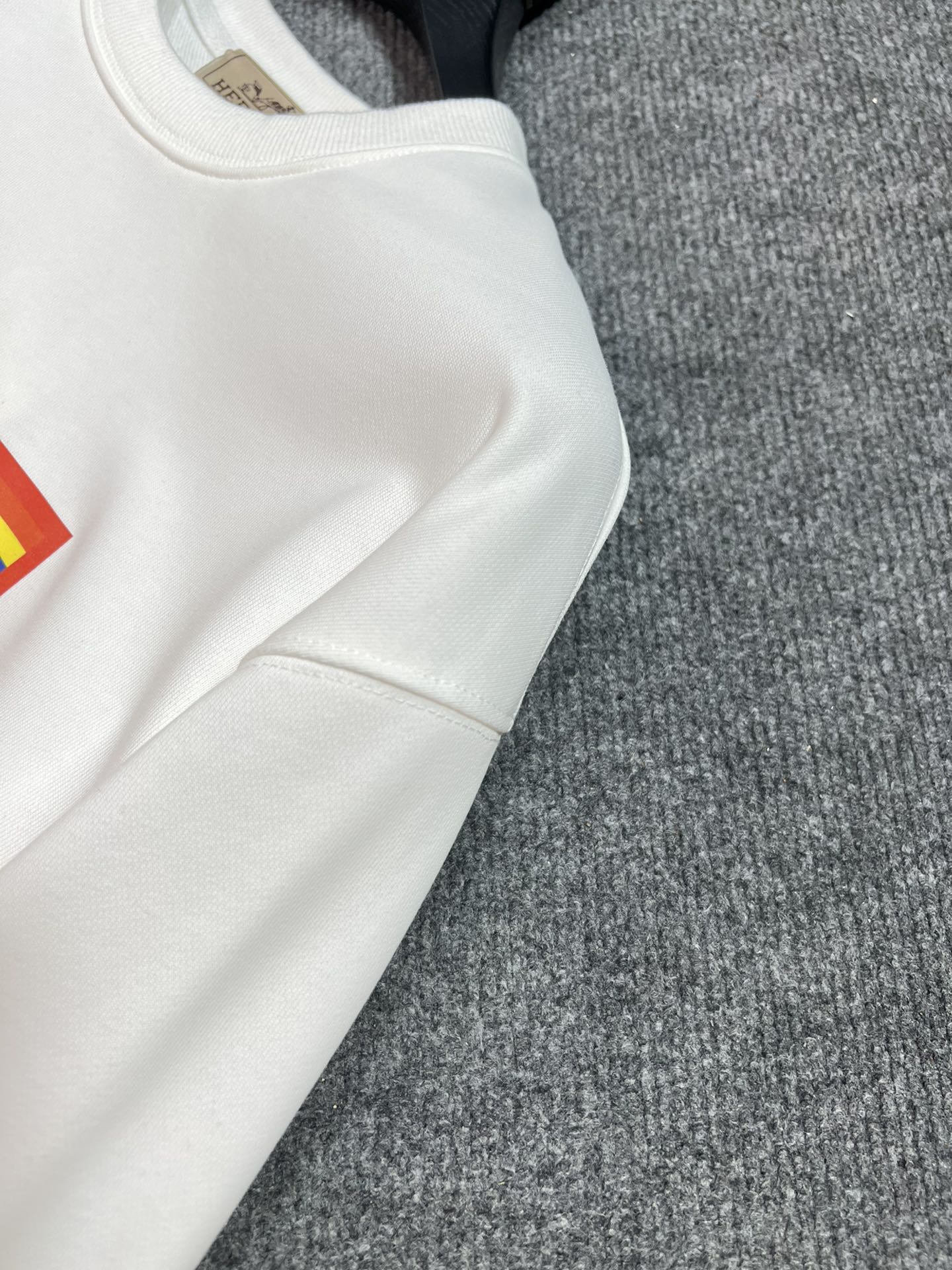 Elegant Hermès Horse Graphic Pullover Sweatshirt - Stylish and Comfortable 5 i1727359559 1532 1