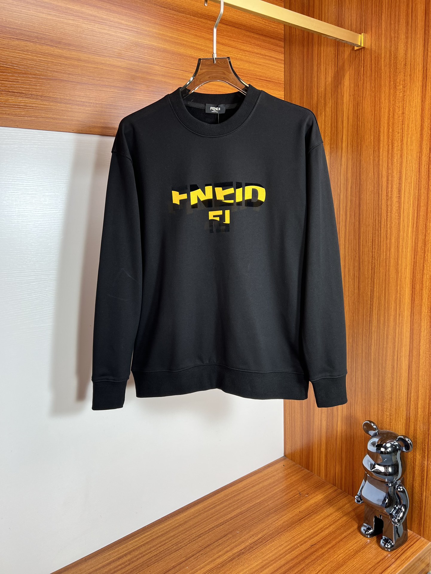 NO:572384,Fendi/Fendi 2025 autumn and winter new products, complete with three standards, three-dimensional glue flocking technology on the chest, 380g couple's round neck pure cotton sweatshirt, good products without too much introduction, look at the details, counter size M-XXXL 175/140, recommended L,, fendi, fendi, hoodie, sweatshirts, alexander wang19860909Fendi/芬迪 2025秋冬新品 三标齐全 胸前立体滴胶植绒工艺 380g情侣款圆领纯棉卫衣 好货不用过多介绍 看细节 专柜码数 M-XXXL 175/140建议L,,fendi,fendi,hoodie,sweatshirts,alexander wang,Men's clothing