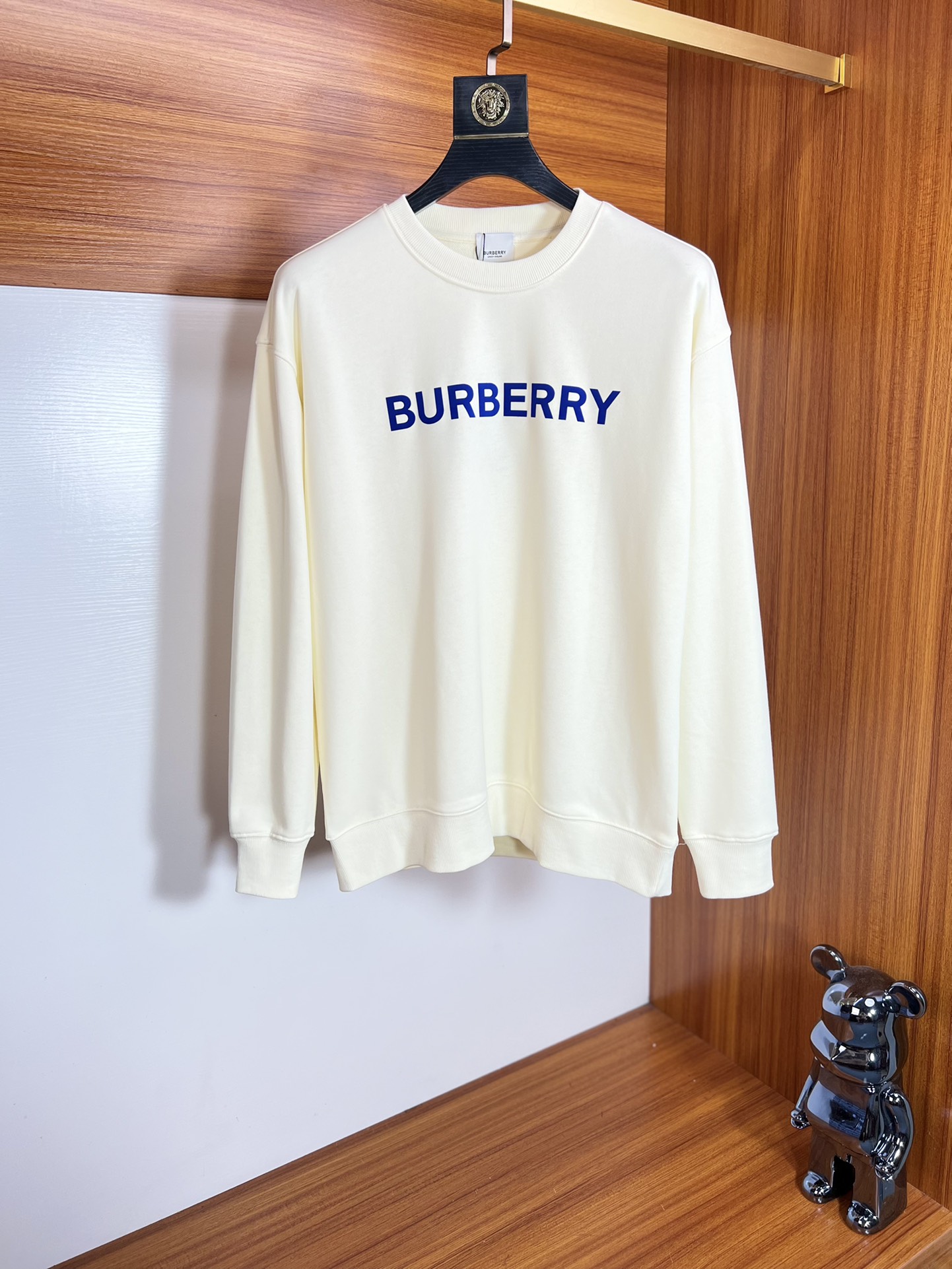 NO:539877,Burberry/Burberry 2025 autumn and winter new product, complete three-standard front and rear three-dimensional flocking process, 380g couple round neck pure cotton sweatshirts, no need to introduce too much good products, look at the details, counter code number M-XXXL /140 suggestions L,,burberry,burberry,hoodie,sweatshirts,alexander wang19860909Burberry/巴宝莉 2025秋冬新品 三标齐全 前后立体植绒工艺 380g情侣款圆领纯棉卫衣 好货不用过多介绍 看细节 专柜码数 M-XXXL /140建议L,,burberry,burberry,hoodie,sweatshirts,alexander wang,Men's clothing