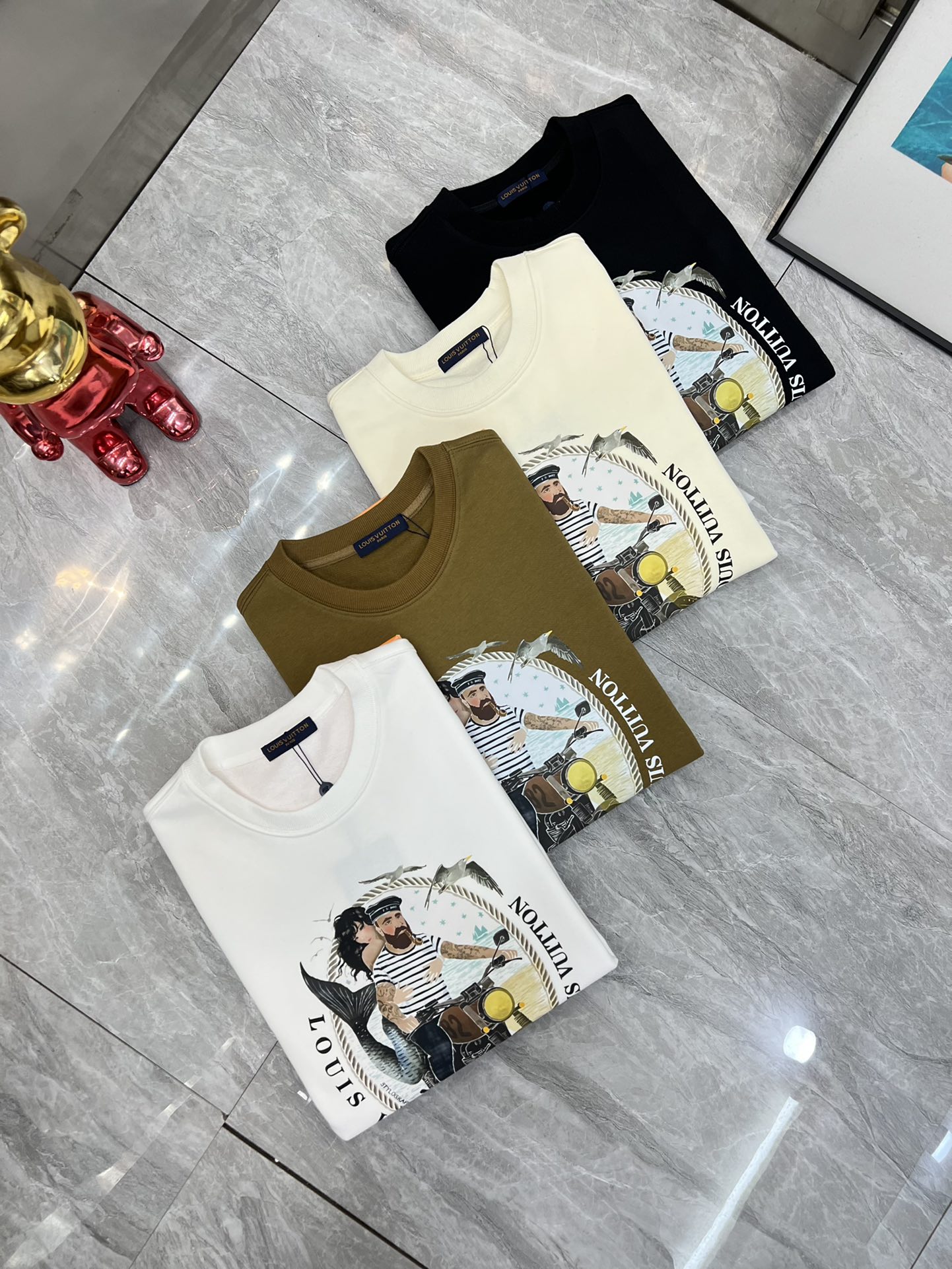 NO:527116,LV/Louis Vuitton 2025 autumn and winter new products, complete three-standard front and rear three-dimensional flocking process 380g couple round neck pure cotton sweatshirts, good products don’t need to be introduced too much, look at the details, counter code number M-XXXL 175/140 Suggestions,,louis vuitton,louis vuitton,hoodie,sweatshirts,alexander wang19860909LV/路易威登 2025秋冬新品 三标齐全 前后立体植绒工艺 380g情侣款圆领纯棉卫衣 好货不用过多介绍 看细节 专柜码数 M-XXXL 175/140建议L,,louis vuitton,louis vuitton,hoodie,sweatshirts,alexander wang,Men's clothing