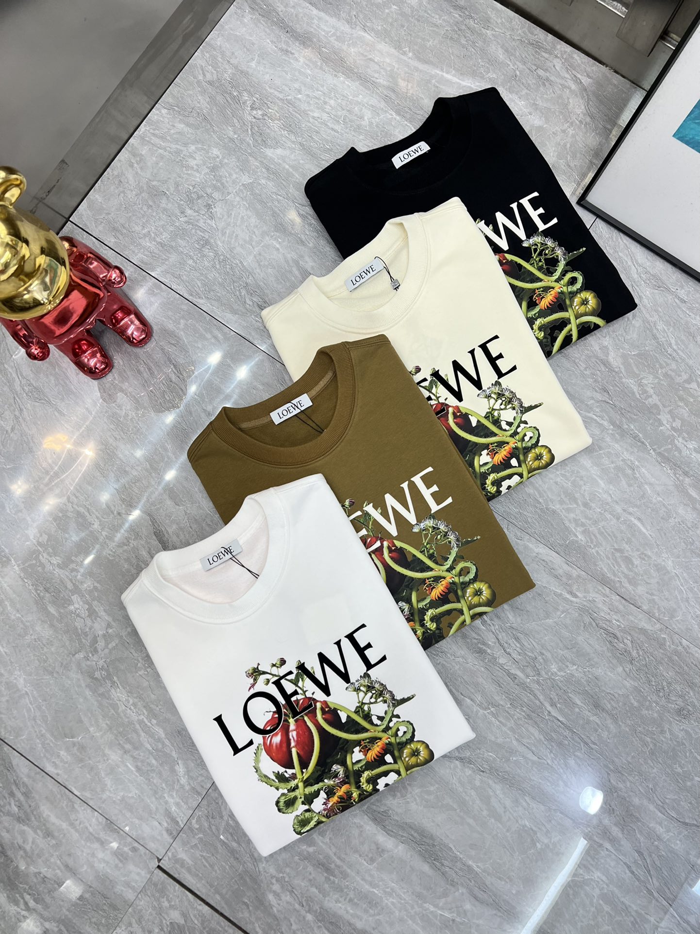 NO:568152,Loewe/Luoyiwei 2025 autumn and winter new products, complete with three standards, three-dimensional flocking technology on the front and back, 380g couple's round neck pure cotton sweatshirt, good products do not need to be introduced too much, look at the details, counter size M-XXXL /140 recommended L,, loewe, loewe, hoodie, sweatshirts, alexander wang19860909Loewe/罗意威 2025秋冬新品 三标齐全 前后立体植绒工艺 380g情侣款圆领纯棉卫衣 好货不用过多介绍 看细节 专柜码数 M-XXXL /140建议L,,loewe,loewe,hoodie,sweatshirts,alexander wang,Men's clothing