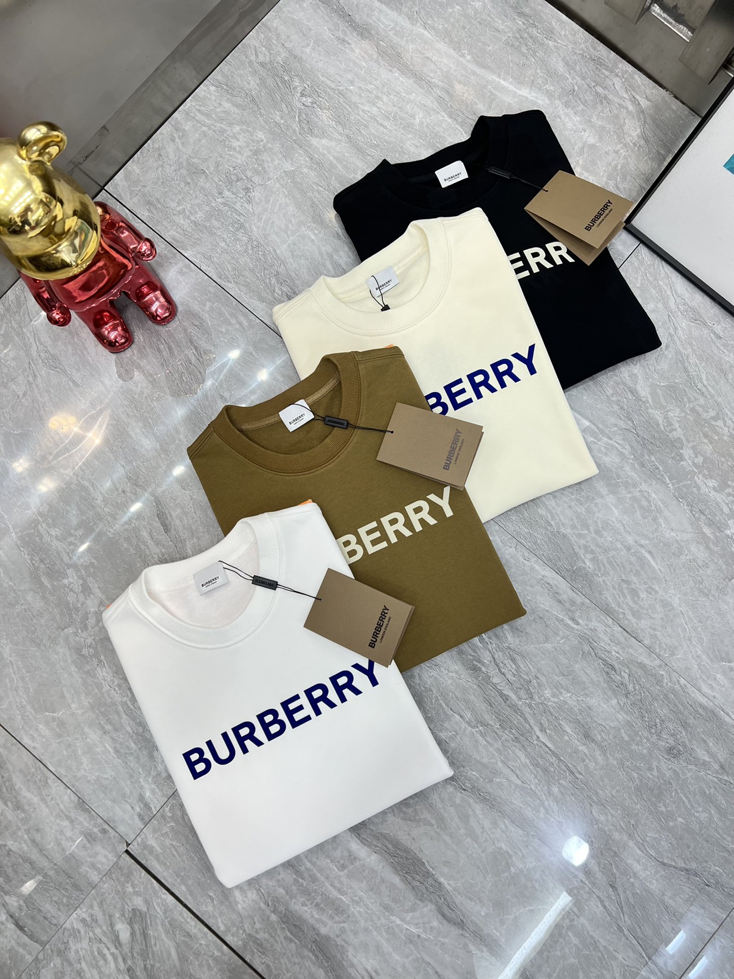 NO:528207,Burberry/Burberry 2025 autumn and winter new product, complete three-standard front and rear three-dimensional printing flocking process, 380g couple round neck pure cotton sweatshirts, no need to introduce too much good products, look at the details, counter code number M-XXXL 175/140 Suggestions,,burberry,burberry,hoodie,sweatshirts,alexander wang19860909Burberry/巴宝莉 2025秋冬新品 三标齐全 前后立体印花植绒工艺 380g情侣款圆领纯棉卫衣 好货不用过多介绍 看细节 专柜码数 M-XXXL 175/140建议L,,burberry,burberry,hoodie,sweatshirts,alexander wang,Men's clothing