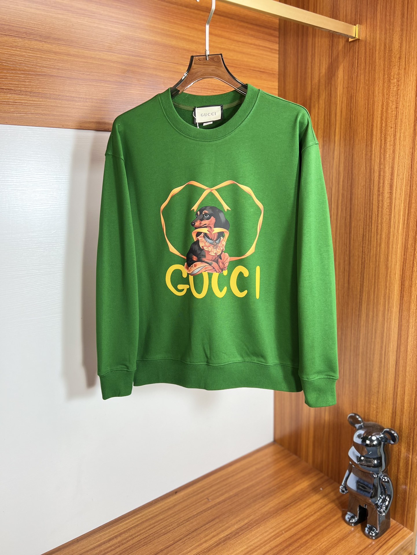 NO:527129,Gucci/Gucci 2025 autumn and winter new product, complete three-standard chest three-dimensional flocking process, 380g couple round neck pure cotton sweatshirts, good products don’t need to be introduced too much, look at the details, counter code number M-XXXL 175/140 Suggestions L,,gucci,hoodie,sweatshirts,alexander wang19860909Gucci/古奇 2025秋冬新品 三标齐全 胸前立体植绒工艺 380g情侣款圆领纯棉卫衣 好货不用过多介绍 看细节 专柜码数 M-XXXL 175/140建议L,,gucci,hoodie,sweatshirts,alexander wang,Men's clothing