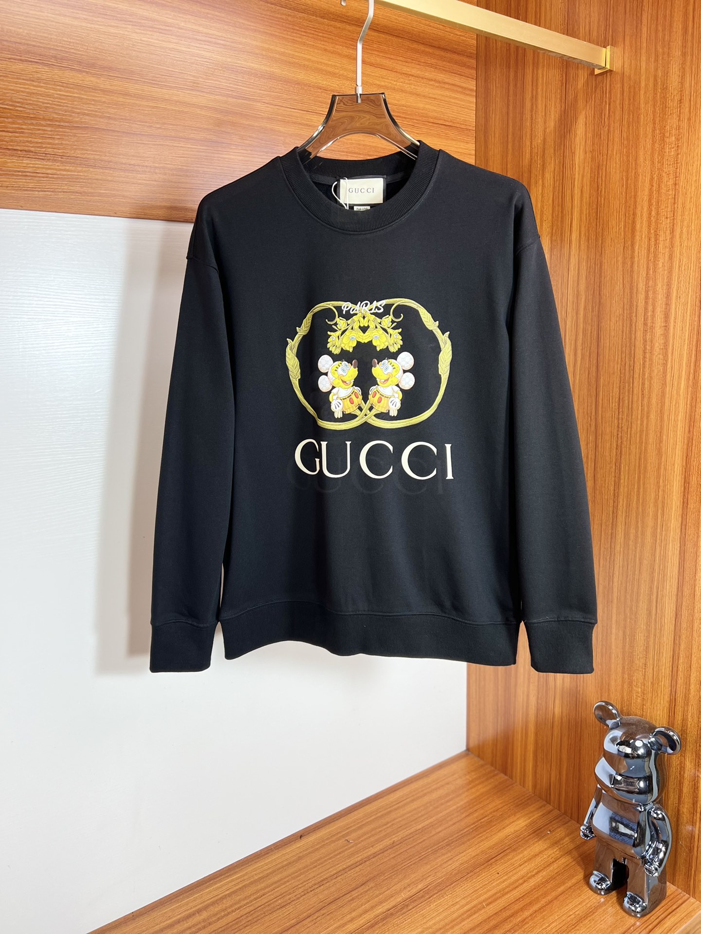 NO:538932,Gucci/Gucci 2025 autumn and winter new product, complete three-standard printing and flocking technology on the chest, 380g couple round neck pure cotton sweatshirts, no need to introduce too much good products, look at the details, counter code number M-XXXL /140 suggestions L,,gucci,hoodie,sweatshirts,alexander wang19860909Gucci/古奇 2025秋冬新品 三标齐全 胸前立体印花植绒工艺 380g情侣款圆领纯棉卫衣 好货不用过多介绍 看细节 专柜码数 M-XXXL /140建议L,,gucci,hoodie,sweatshirts,alexander wang,Men's clothing