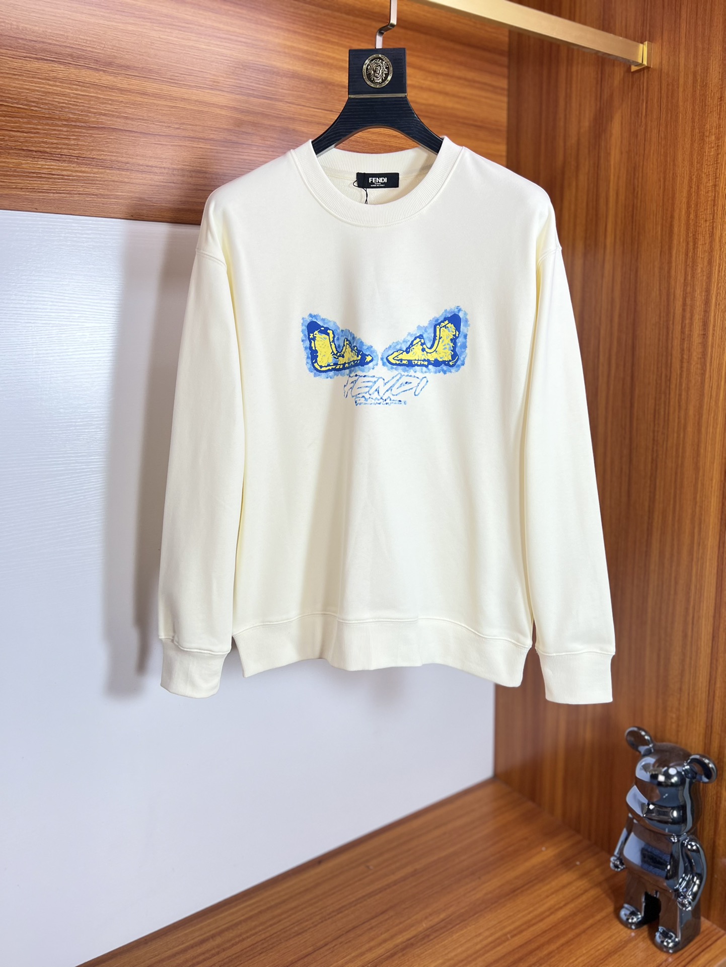 NO:527135,Fendi/Fendi 2025 autumn and winter new product, complete three-standard printing and flocking technology on the chest, 380g couple round neck pure cotton sweatshirts, no need to introduce too much good products, look at the details, counter code number M-XXXL 175/140 Suggestions,,fendi,fendi,hoodie,sweatshirts,alexander wang19860909Fendi/芬迪 2025秋冬新品 三标齐全 胸前立体印花植绒工艺 380g情侣款圆领纯棉卫衣 好货不用过多介绍 看细节 专柜码数 M-XXXL 175/140建议L,,fendi,fendi,hoodie,sweatshirts,alexander wang,Men's clothing