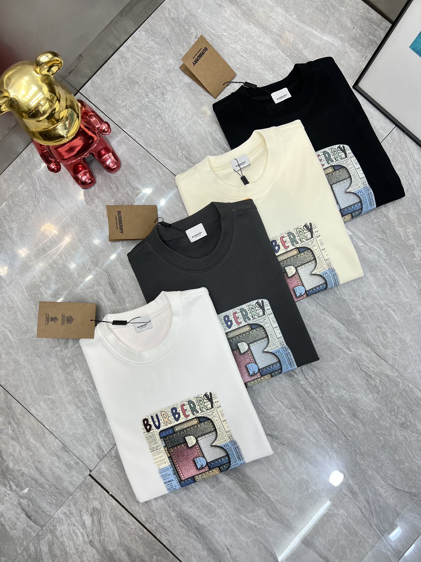 NO:600241,Burberry/Burberry 2025 autumn and winter new products, complete with three standards, 380g couple's style round neck pure cotton sweatshirt, good product does not need to be introduced too much, look at the details, counter size M-XXXL /140 recommended L,,,burberry,burberry,hoodie,sweatshirts,alexander wang19860909Burberry/巴宝莉 2025秋冬新品 三标齐全 380g情侣款圆领纯棉卫衣 好货不用过多介绍 看细节 专柜码数 M-XXXL /140建议L,,,burberry,burberry,hoodie,sweatshirts,alexander wang,Men's clothing