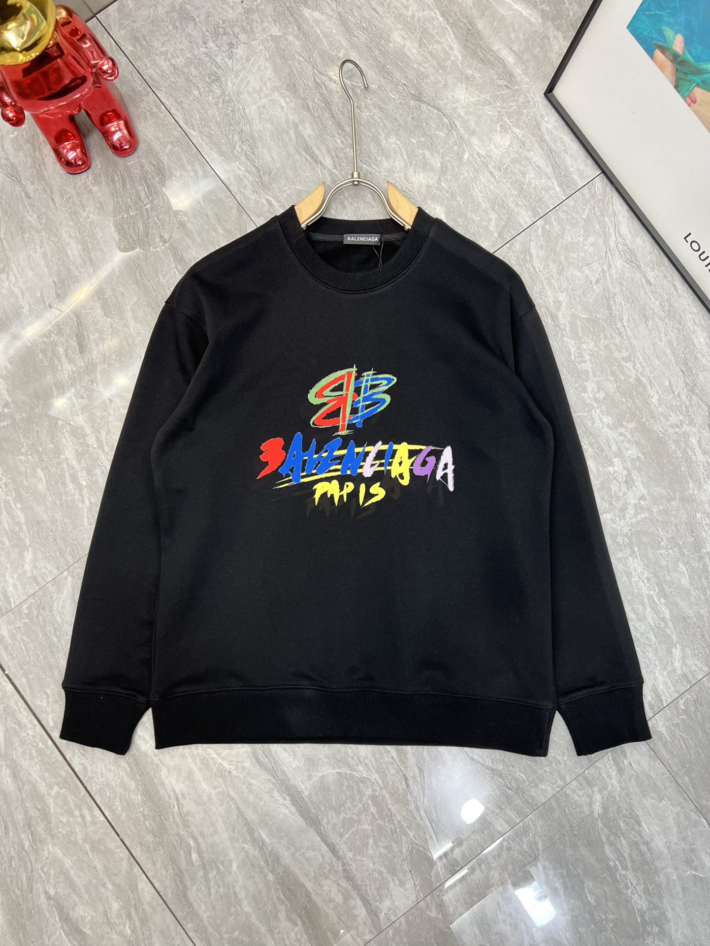 NO:524984,Balenciaga/Balenciaga 2025 autumn and winter new products, complete three standards, 380g couple round neck pure cotton sweatshirts, good products do not need to be introduced too much, look at the details, counter code number M-XXXL 175/140 Suggestions,,balenciaga,balenciaga,hoodie,sweatshirts,alexander wang19860909Balenciaga/巴黎世家 2025秋冬新品 三标齐全 380g情侣款圆领纯棉卫衣 好货不用过多介绍 看细节 专柜码数 M-XXXL 175/140建议L,,balenciaga,balenciaga,hoodie,sweatshirts,alexander wang,Men's clothing