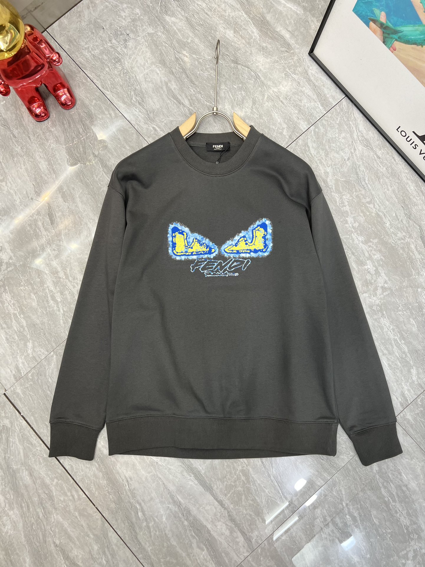 NO:524987,Fendi/Fendi 2025 autumn and winter new product, complete three standards, 380g couple round neck pure cotton sweatshirts, good products do not need to be introduced too much, look at the details, counter code M-XXXL 175/140 Suggestions,,fendi,fendi,hoodie,sweatshirts,alexander wang19860909Fendi/芬迪 2025秋冬新品 三标齐全 380g情侣款圆领纯棉卫衣 好货不用过多介绍 看细节 专柜码数 M-XXXL 175/140建议L,,fendi,fendi,hoodie,sweatshirts,alexander wang,Men's clothing