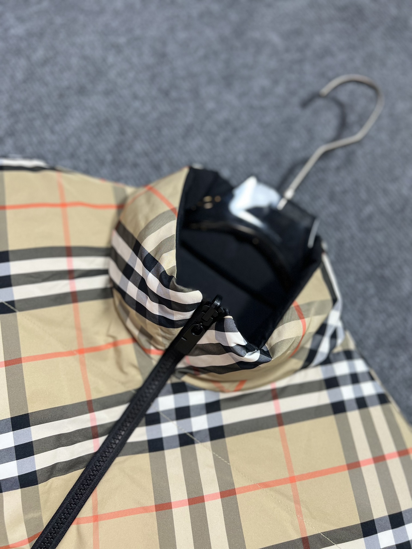 ️Burberry/巴宝莉2025秋冬新品三标齐全充实饱满90白鹅绒双面羽绒服外套好货不用过多介绍看细节