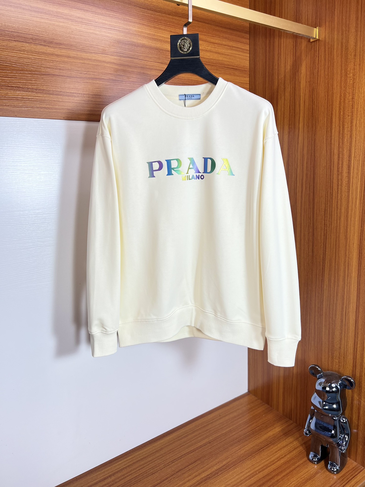 NO:550527,Prada/Prada 2025 autumn and winter new products, complete three standards, 380g couple round neck pure cotton sweatshirts, good products do not need to be introduced too much, look at the details, counter code number M-XXXL /140 suggestions L,,prada,prada,hoodie,sweatshirts,alexander wang19860909Prada/普拉达 2025秋冬新品 三标齐全 380g情侣款圆领纯棉卫衣 好货不用过多介绍 看细节 专柜码数 M-XXXL /140建议L,,prada,prada,hoodie,sweatshirts,alexander wang,Men's clothing