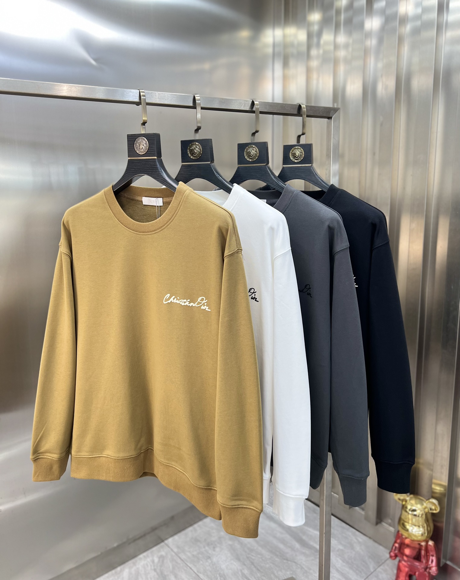 NO:573485,Dior/Dior 2025 autumn and winter new products, complete with three standards, 380g couple's style round neck pure cotton sweatshirt, good product, no need to introduce too much, look at the details, counter size M-XXXL 175/recommended L,, dior, dior, hoodie, sweatshirts, alexander wang19860909Dior/迪奥 2025秋冬新品 三标齐全 380g情侣款圆领纯棉卫衣 好货不用过多介绍 看细节 专柜码数 M-XXXL 175/建议L,,dior,dior,hoodie,sweatshirts,alexander wang,Men's clothing