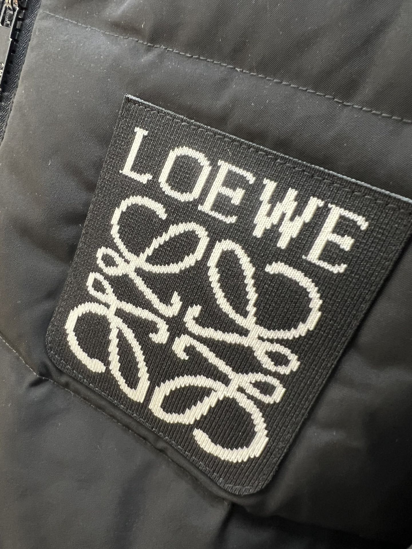 ️Loewe/罗意威2025年秋冬新品上新三标齐全充实饱满90白鸭绒羽绒服好货不用过多介绍看细节专柜码数