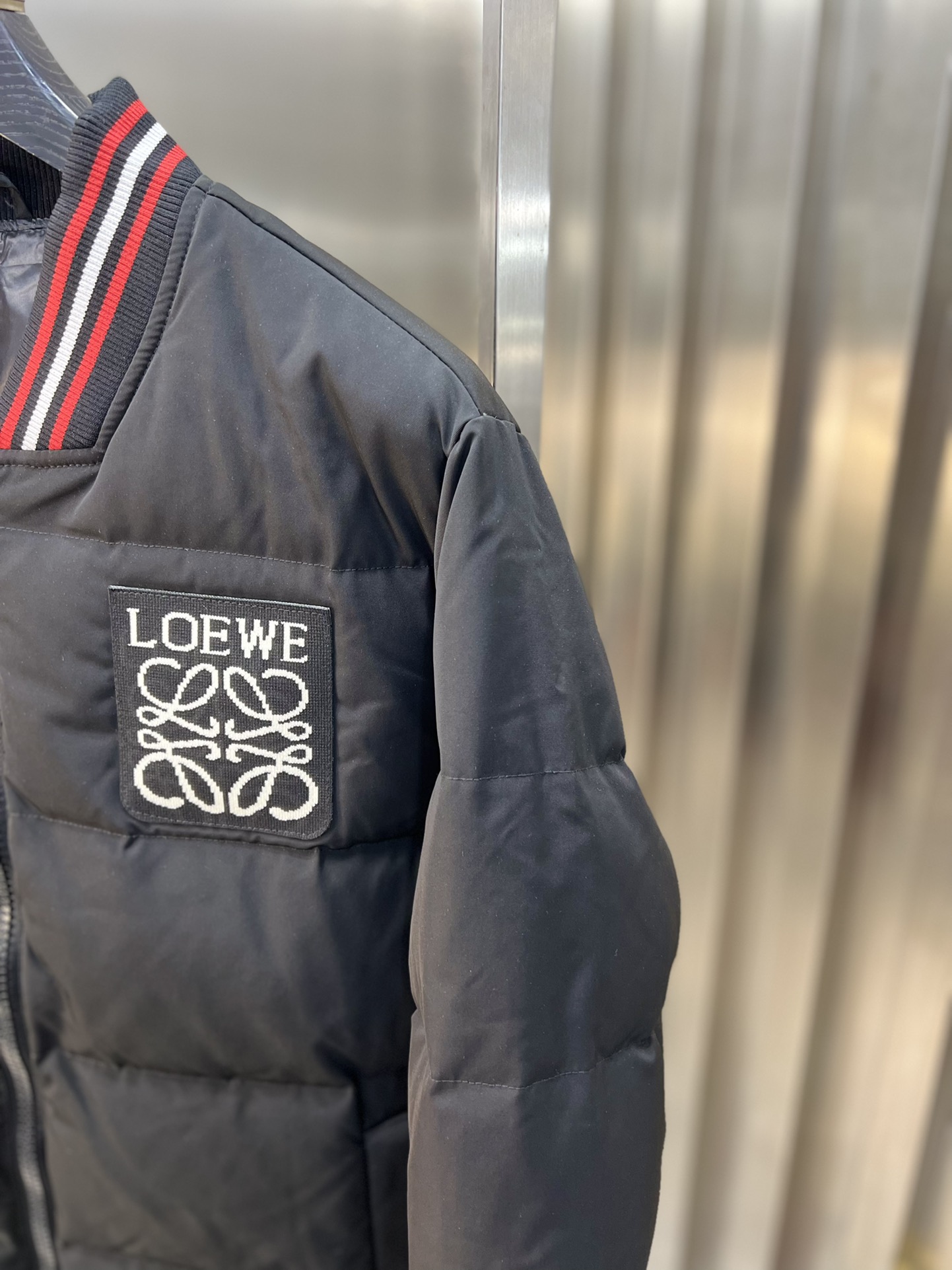 ️Loewe/罗意威2025年秋冬新品上新三标齐全充实饱满90白鸭绒羽绒服好货不用过多介绍看细节专柜码数