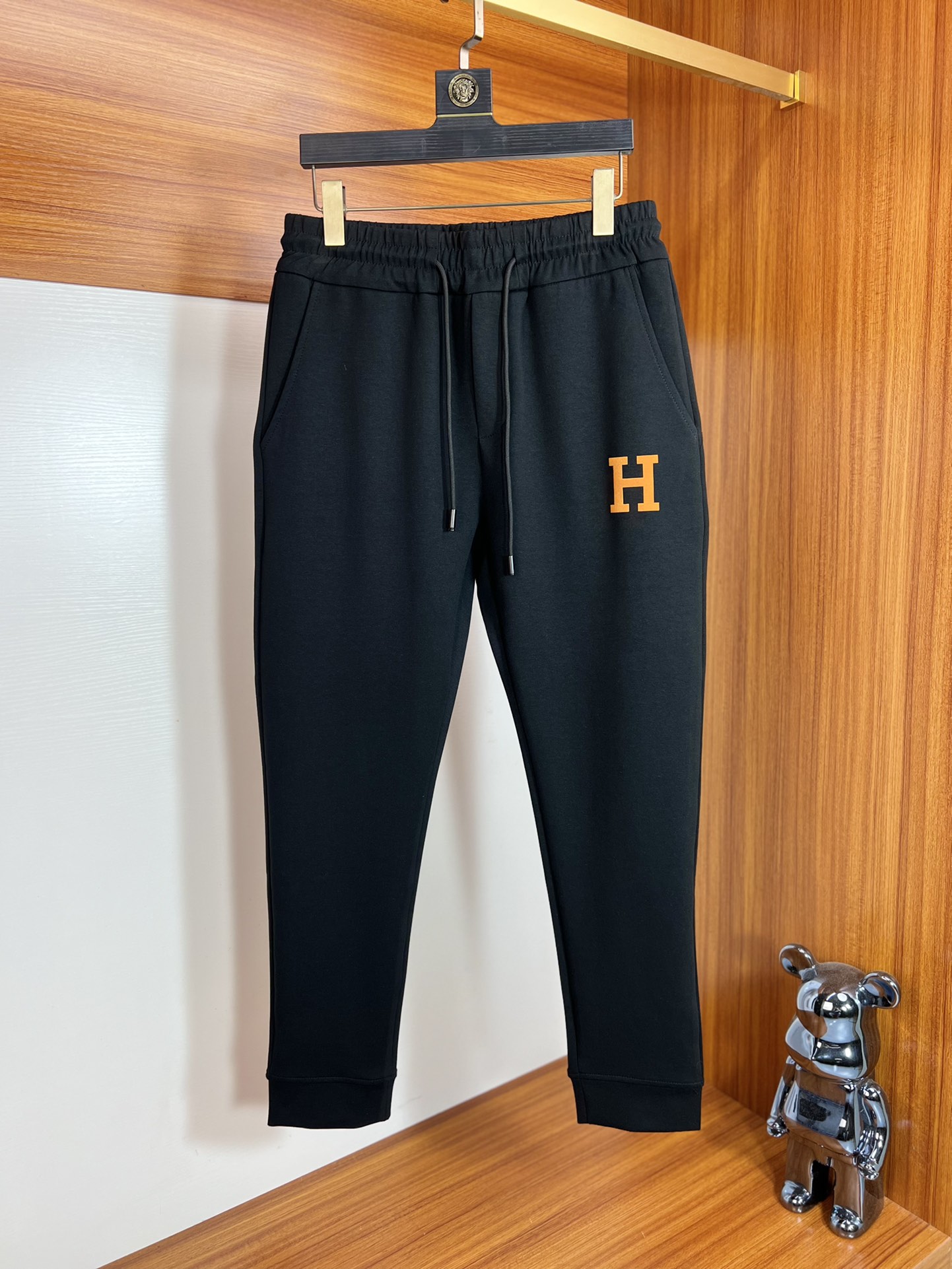 NO:538914,Hermes/Hermes 2025 spring and summer new products, complete three standards, casual pants, good products, don't need to be introduced too much, look at the details, counter number M-XXXL /140 upper body L,, hermes, hermes, alexander wang19860909Hermes/爱马仕 2025春夏新品 三标齐全 休闲裤 好货不用过多介绍 看细节 专柜码数M-XXXL /140上身L,,hermes,hermes,alexander wang,Men's clothing