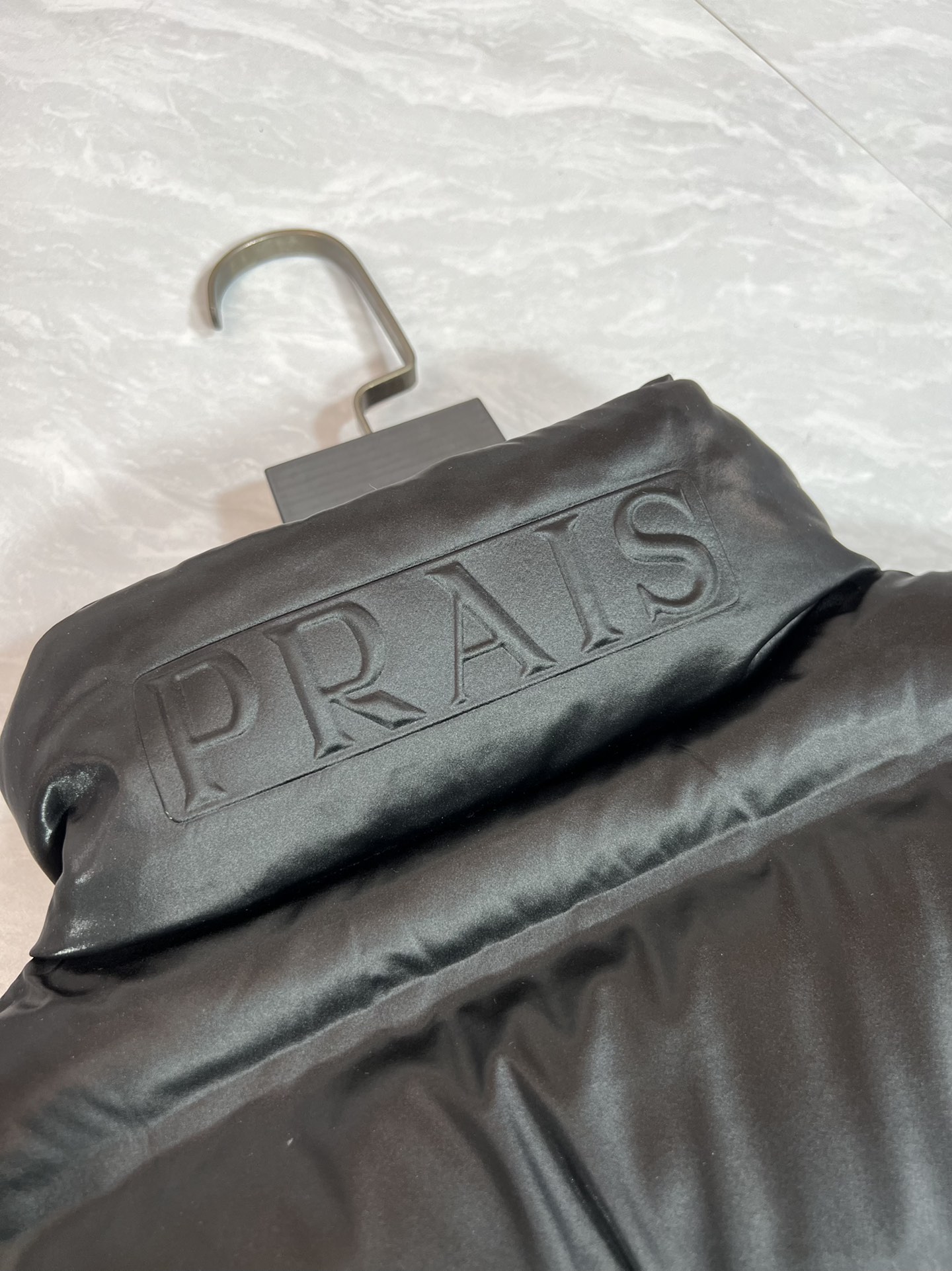 ️Prada/普拉达2025秋冬新品上新三标齐全充实饱满90白鸭绒马甲羽绒服好货不用过多介绍看细节专柜码