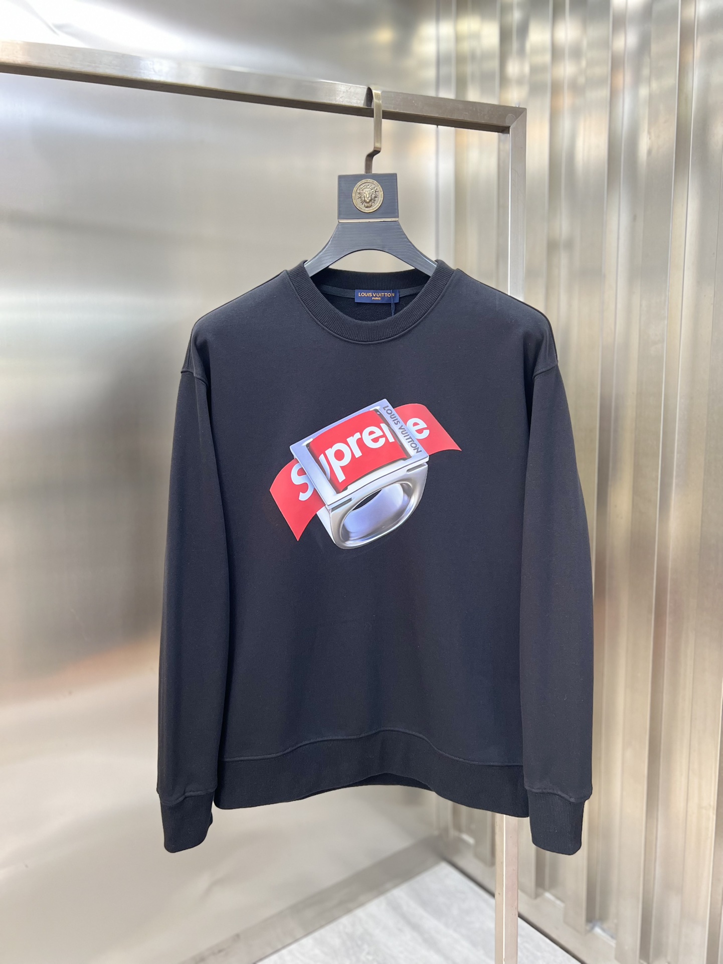 NO:540932,LV/Louis Vuitton 2025 autumn and winter new products, complete three standards, 380g couple round neck pure cotton sweatshirts, good products do not need to be introduced too much, look at the details, counter code number M-XXXL 175/140 Suggestions,,louis vuitton,louis vuitton,hoodie,sweatshirts,alexander wang19860909LV/路易威登 2025秋冬新品 三标齐全 380g情侣款圆领纯棉卫衣 好货不用过多介绍 看细节 专柜码数 M-XXXL 175/140建议L,,louis vuitton,louis vuitton,hoodie,sweatshirts,alexander wang,Men's clothing