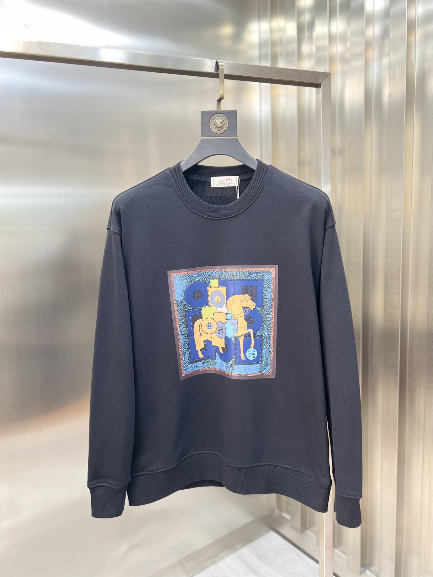 NO:540938,Hermes/Hermes 2025 autumn and winter new products, complete three standards, 380g couple round neck pure cotton sweatshirts, good products don’t need to be introduced too much, look at the details, counter code number M-XXXL 175/140 Suggestions,,hermes,hermes,hoodie,sweatshirts,alexander wang19860909Hermes/爱马仕 2025秋冬新品 三标齐全 380g情侣款圆领纯棉卫衣 好货不用过多介绍 看细节 专柜码数 M-XXXL 175/140建议L,,hermes,hermes,hoodie,sweatshirts,alexander wang,Men's clothing