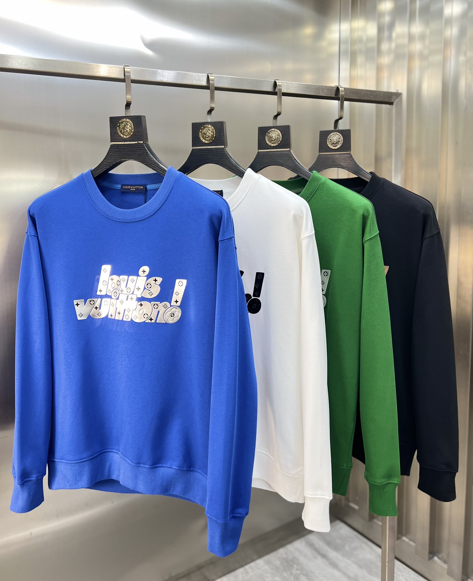 NO:712294,But after the new year, LV/Louis Vuitton 2025 autumn and winter new products, complete with three standards, 380g couple's round neck pure cotton sweatshirt, good product, no need to introduce too much, look at the details, counter size M-XXXL /140 recommended L,, louis vuitton, louis vuitton, hoodie, sweatshirts,19860909可年后 LV/路易威登 2025秋冬新品 三标齐全 380g情侣款圆领纯棉卫衣 好货不用过多介绍 看细节 专柜码数 M-XXXL /140建议L,,louis vuitton,louis vuitton,hoodie,sweatshirts,,Men's clothing