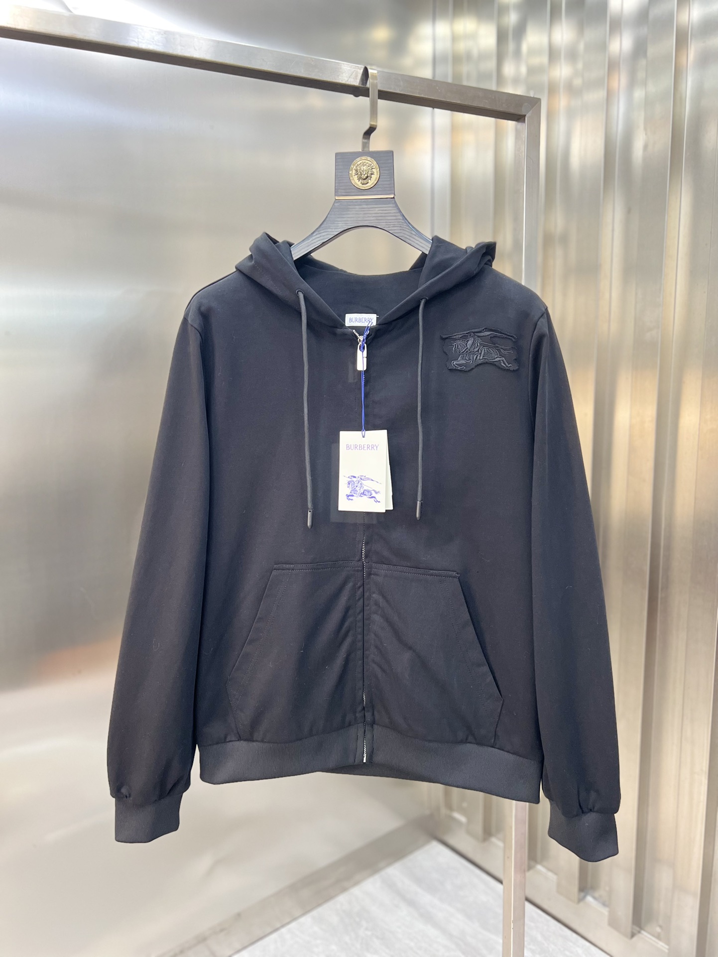 NO:571469,Burberry/Burberry 2025 autumn and winter new products, complete with three standards, jackets and coats, good products need no introduction, look at the details, counter size M-XXXL /140 upper body L,,burberry,burberry,jackets & coats,jackets & coats,alexander wang19860909Burberry/巴宝莉 2025秋冬新品 三标齐全 夹克外套 好货不用过多介绍 看细节 专柜码数 M-XXXL /140上身L,,burberry,burberry,jackets & coats,jackets & coats,alexander wang,Men's clothing